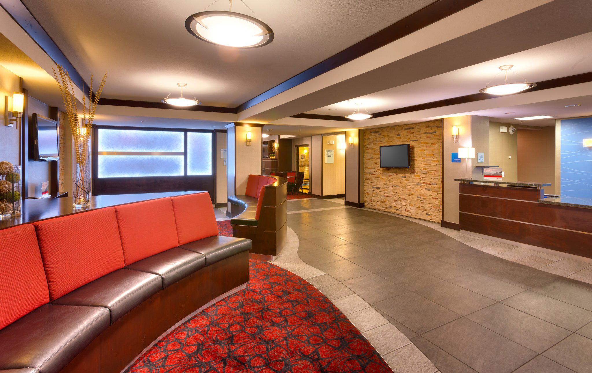 Holiday Inn Express & Suites Grand Junction Photo