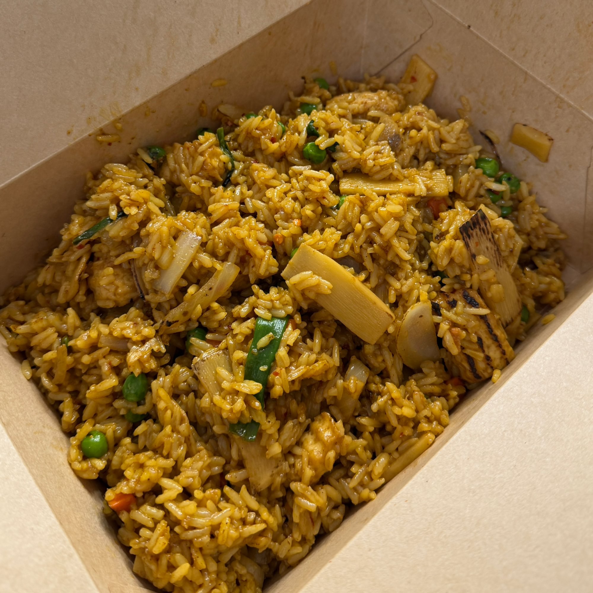 R3. Kow Pad Yellow Curry
