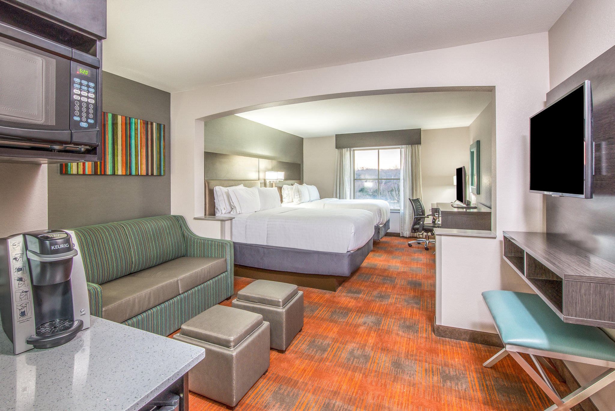 Holiday Inn Express & Suites Shawnee-Kansas City West Photo