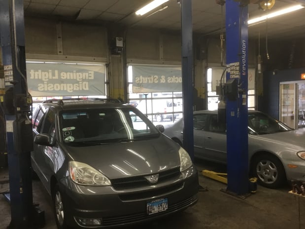 Images Des Plaines Auto Clinic & Tire