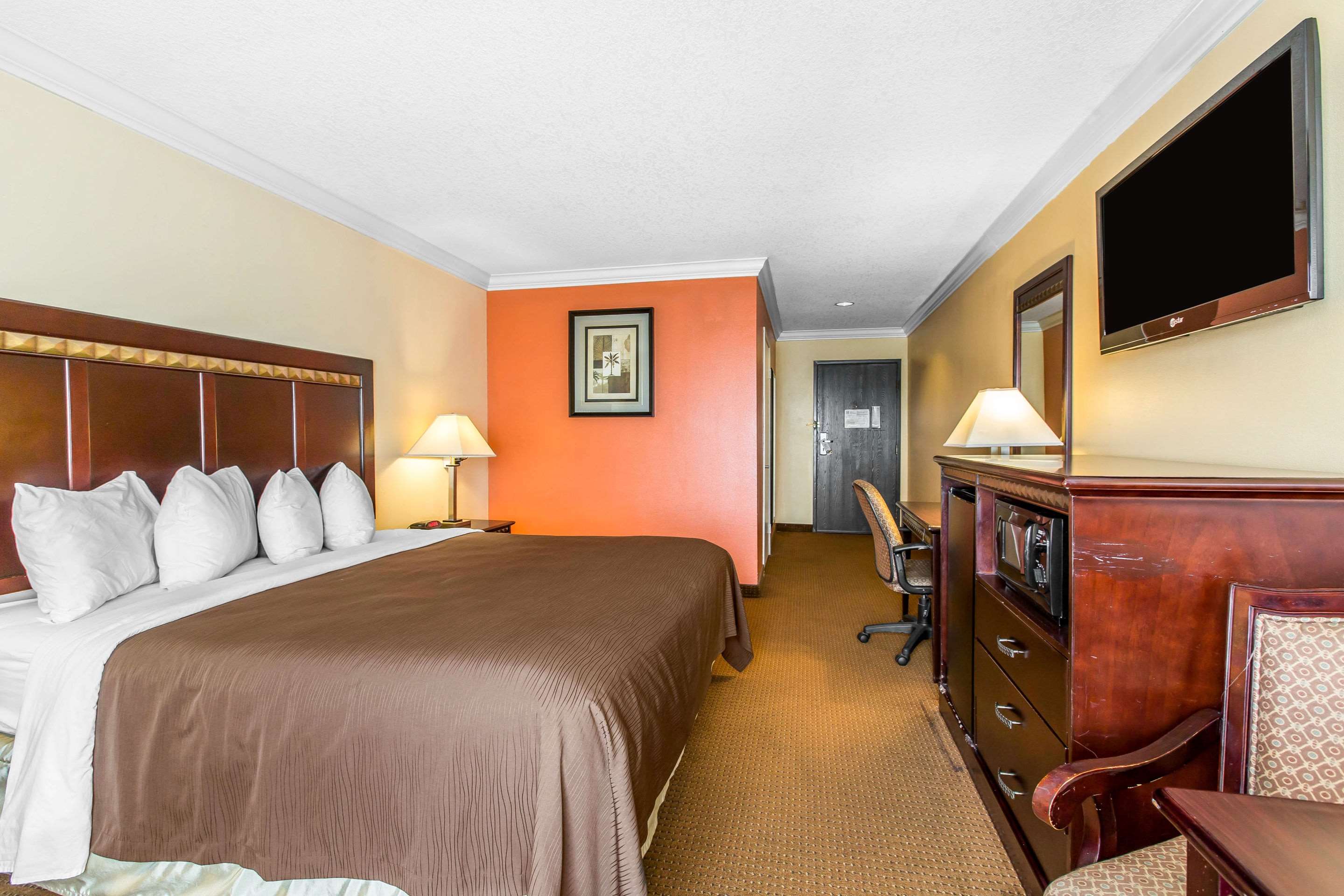 Quality Inn & Suites Bell Gardens-Los Angeles Photo