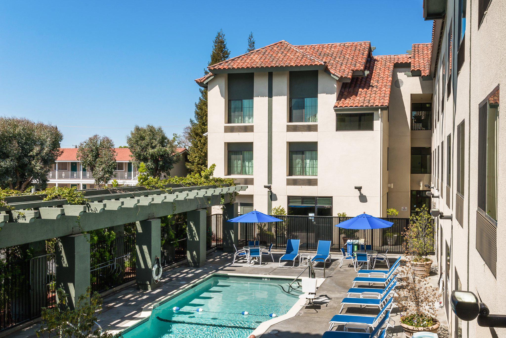 Holiday Inn Express & Suites Santa Clara - Silicon Valley Photo