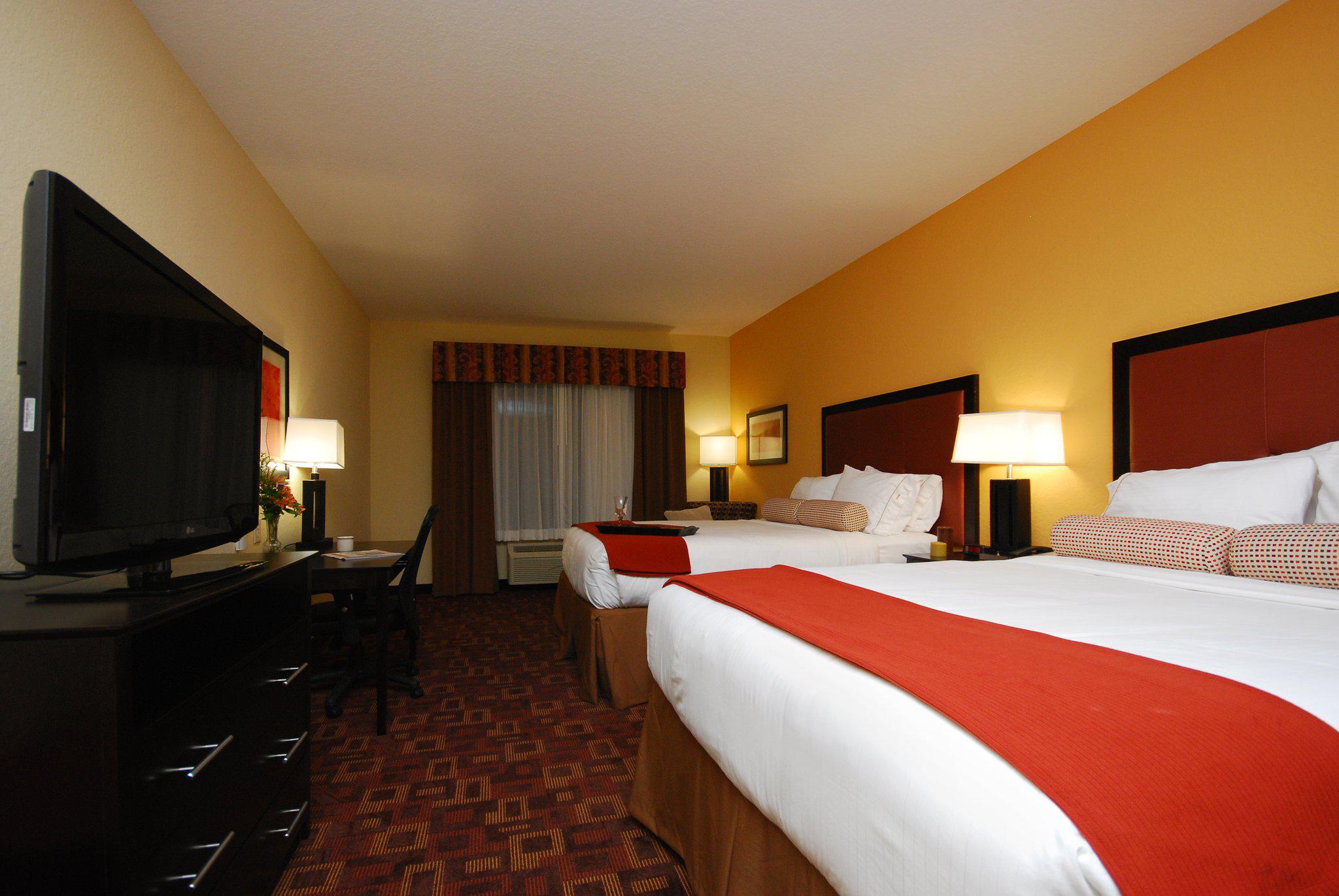 Holiday Inn Express & Suites Gonzales Photo