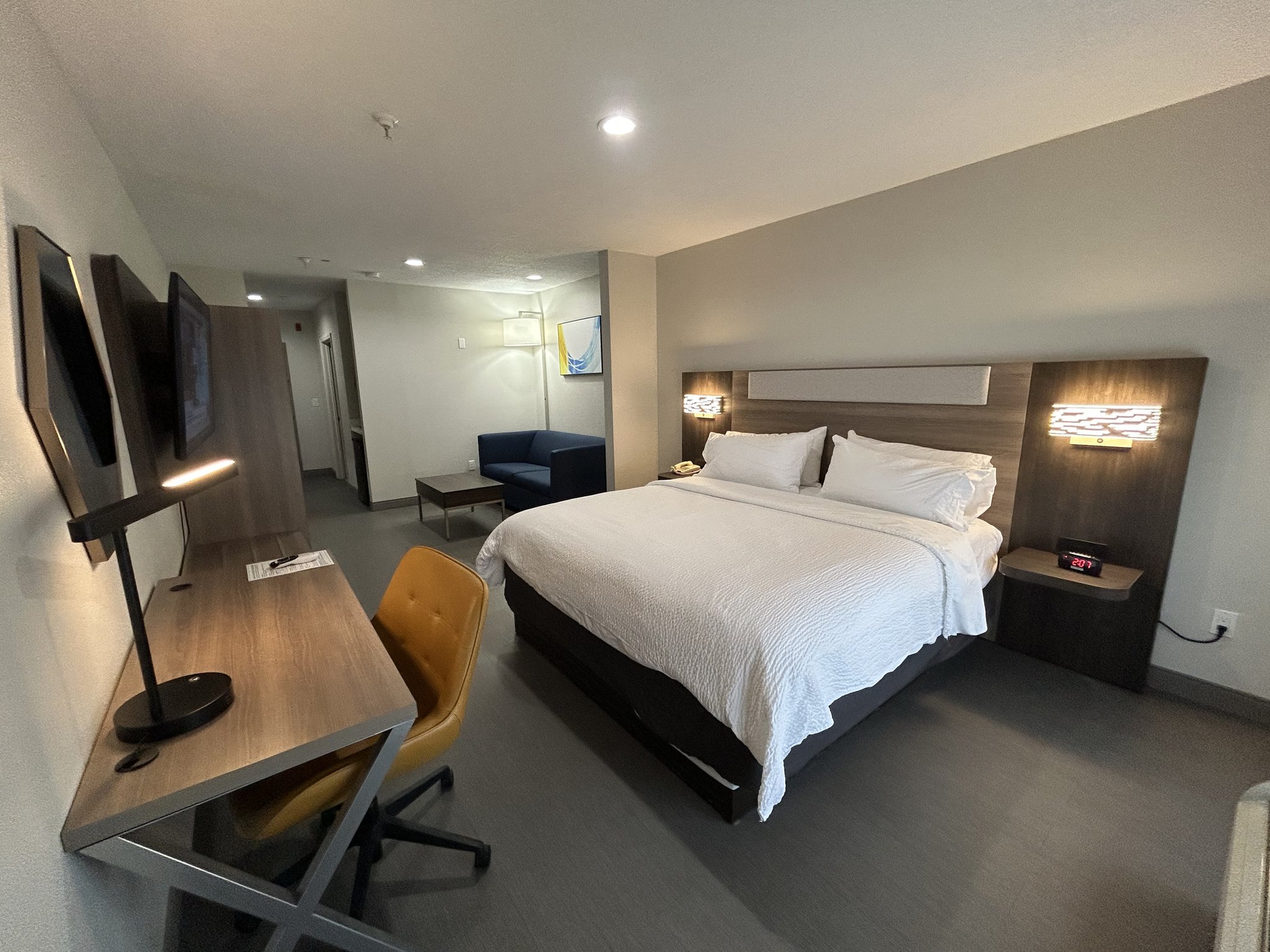 Holiday Inn Express & Suites Grants - Milan by IHG Image