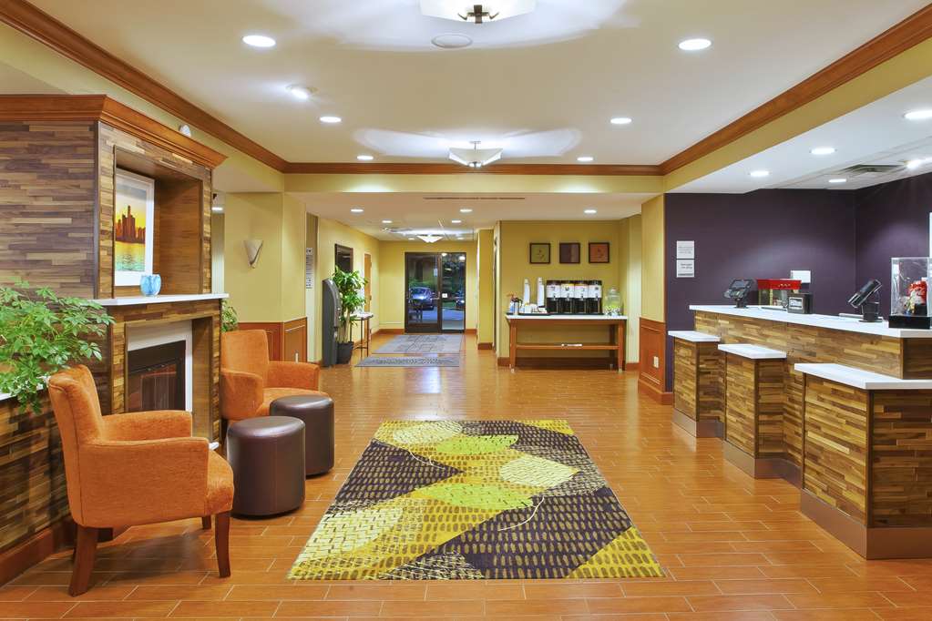 Hampton Inn Commerce Novi Image