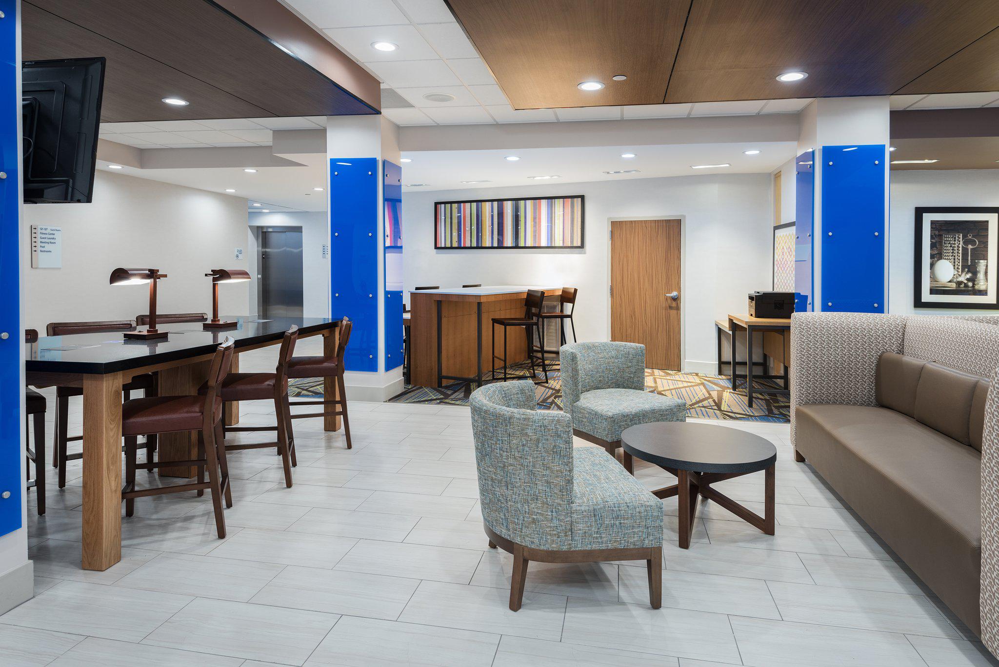 Holiday Inn Express & Suites Sugar Land SE - Missouri City Photo