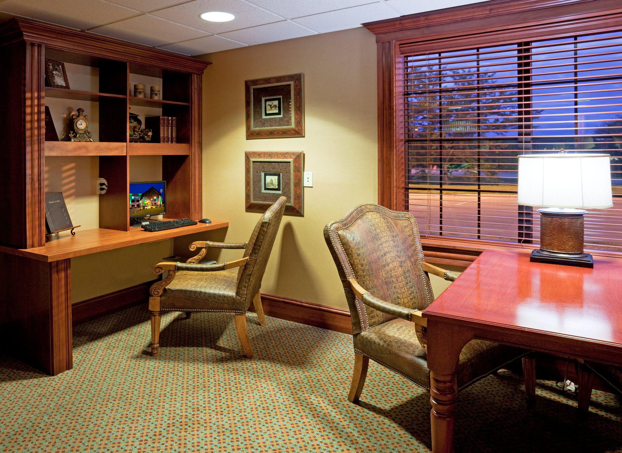 Holiday Inn & Suites Minneapolis - Lakeville Photo