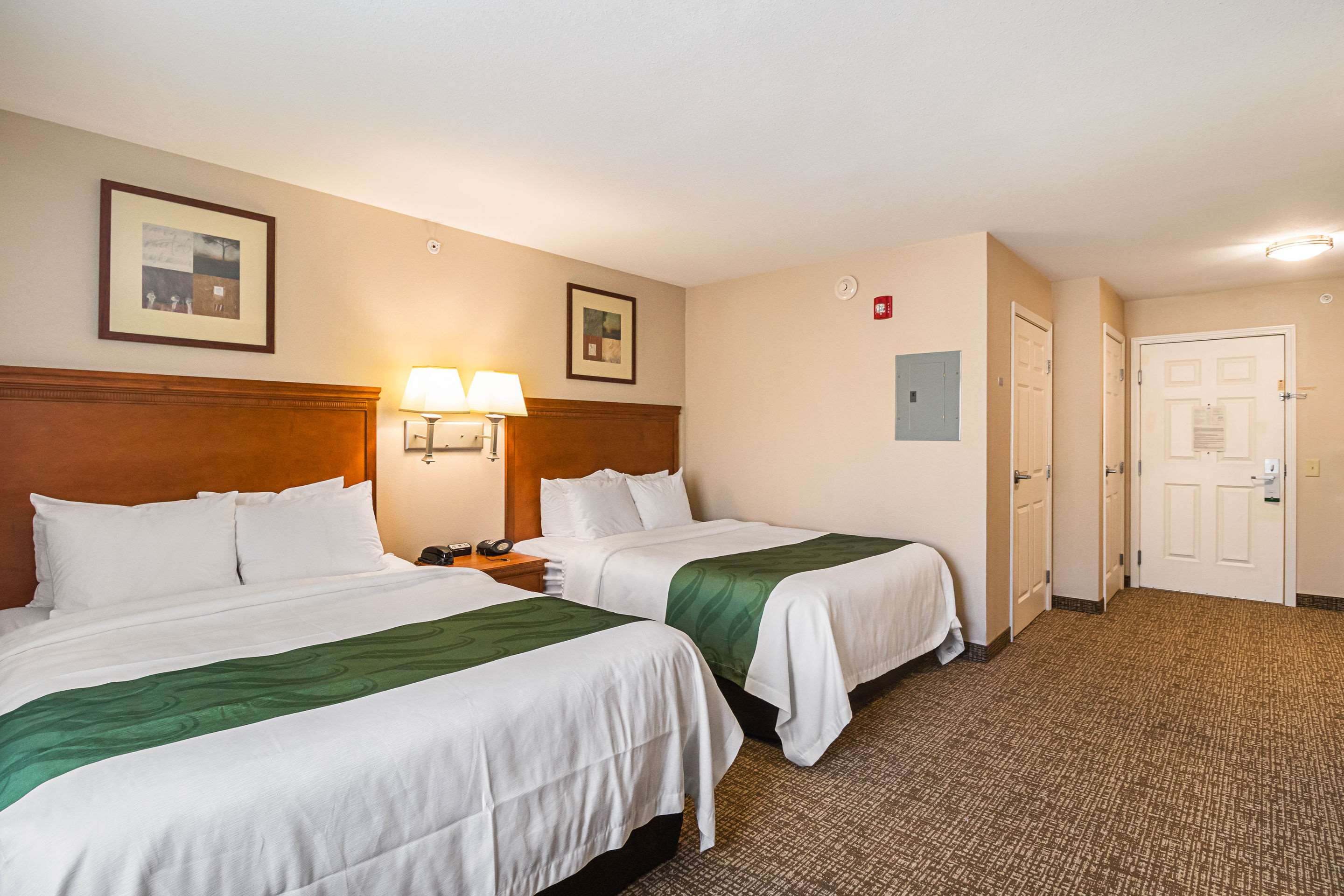 Quality Inn & Suites Waterloo - Cedar Falls - Cedar Valley Photo
