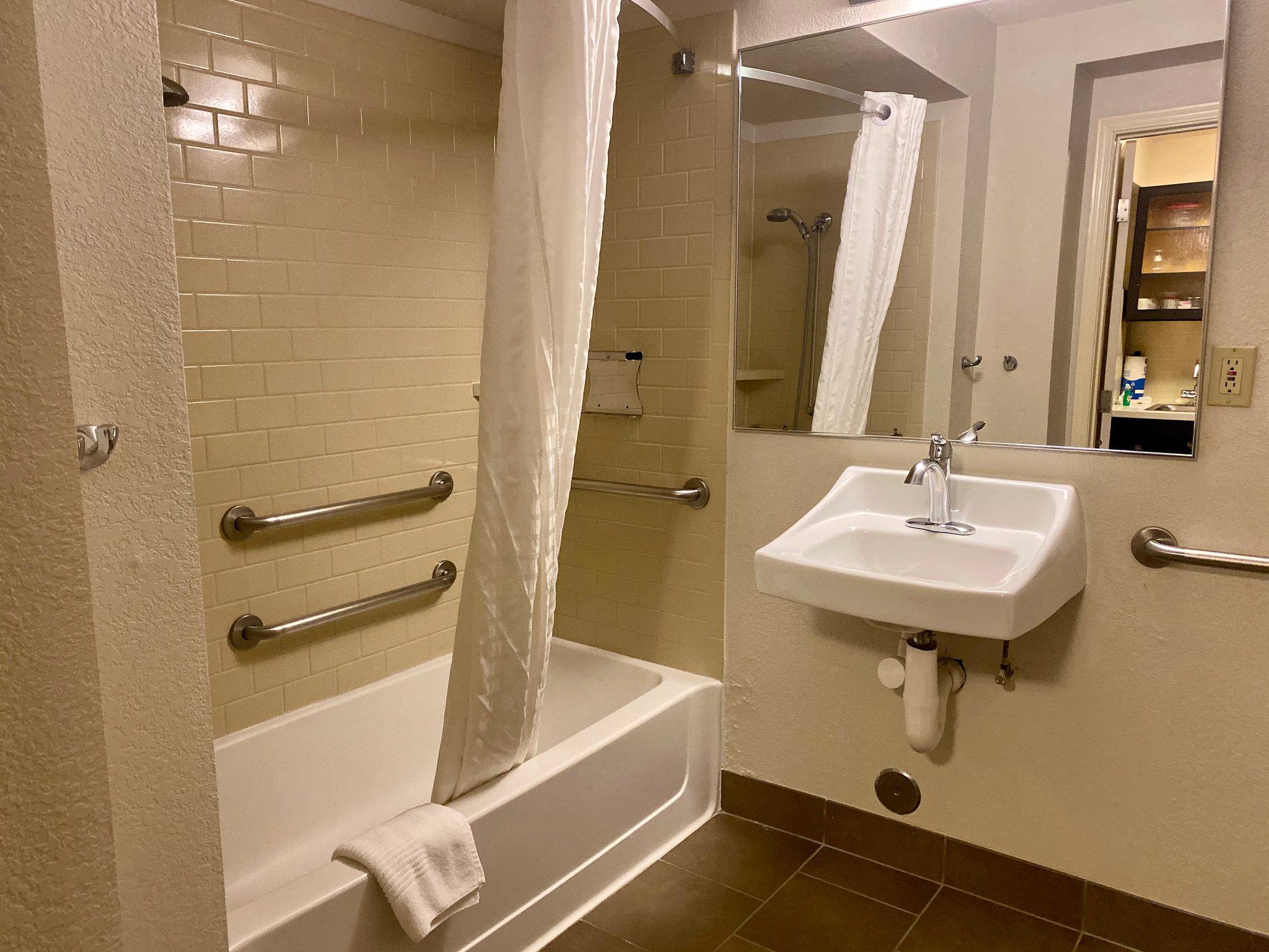 Candlewood Suites Wichita-Northeast Photo