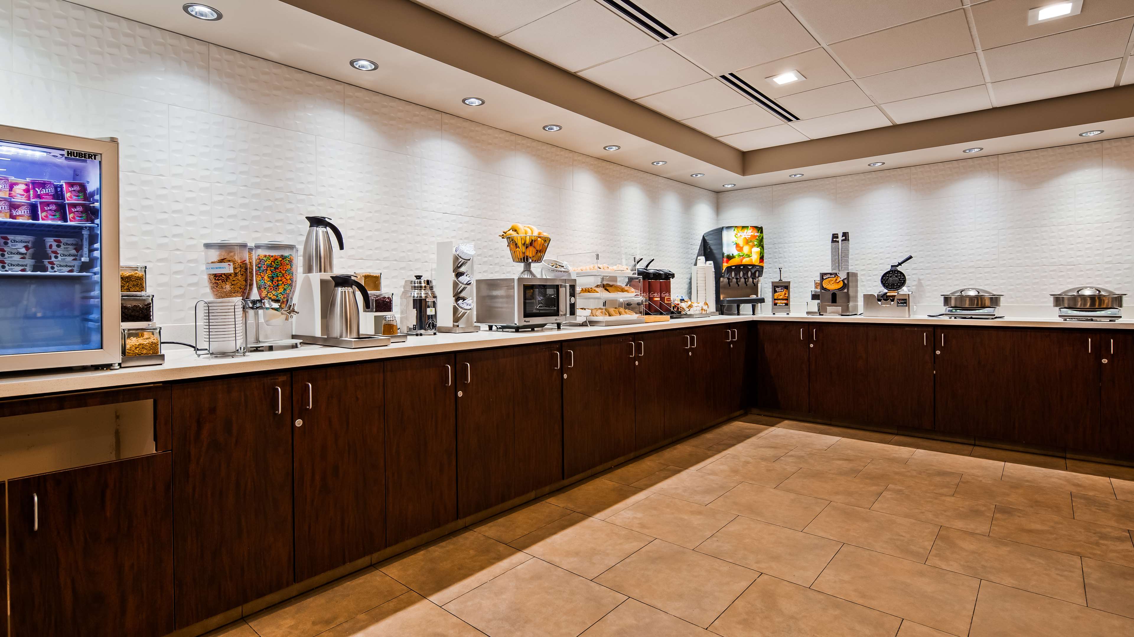 Best Western Plus Portland Airport Hotel & Suites Photo