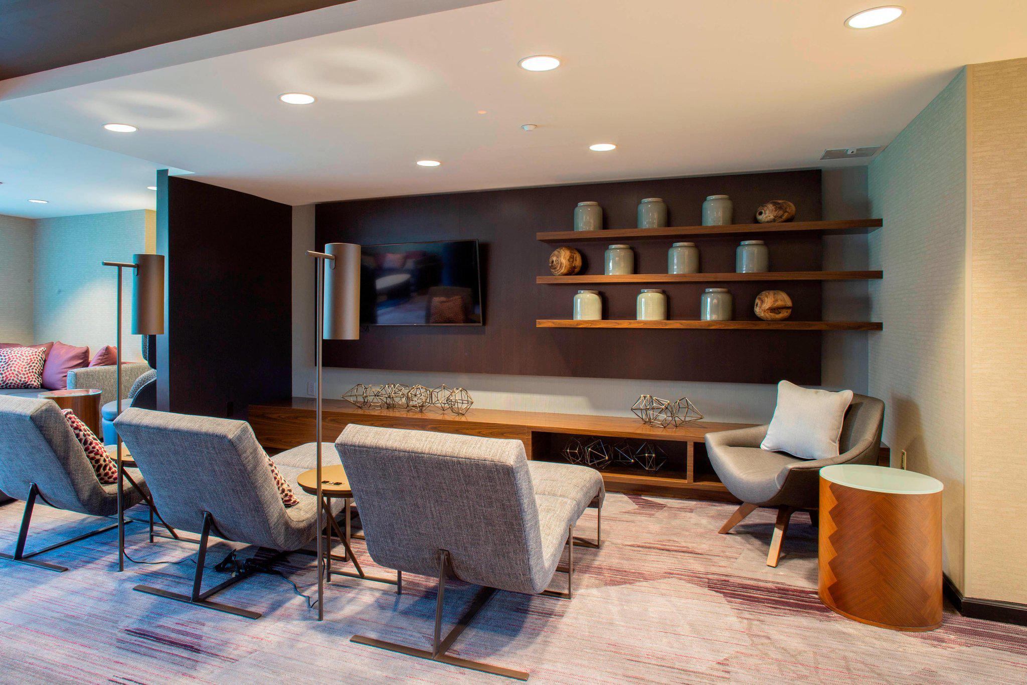 Courtyard by Marriott New York Queens/Fresh Meadows Photo