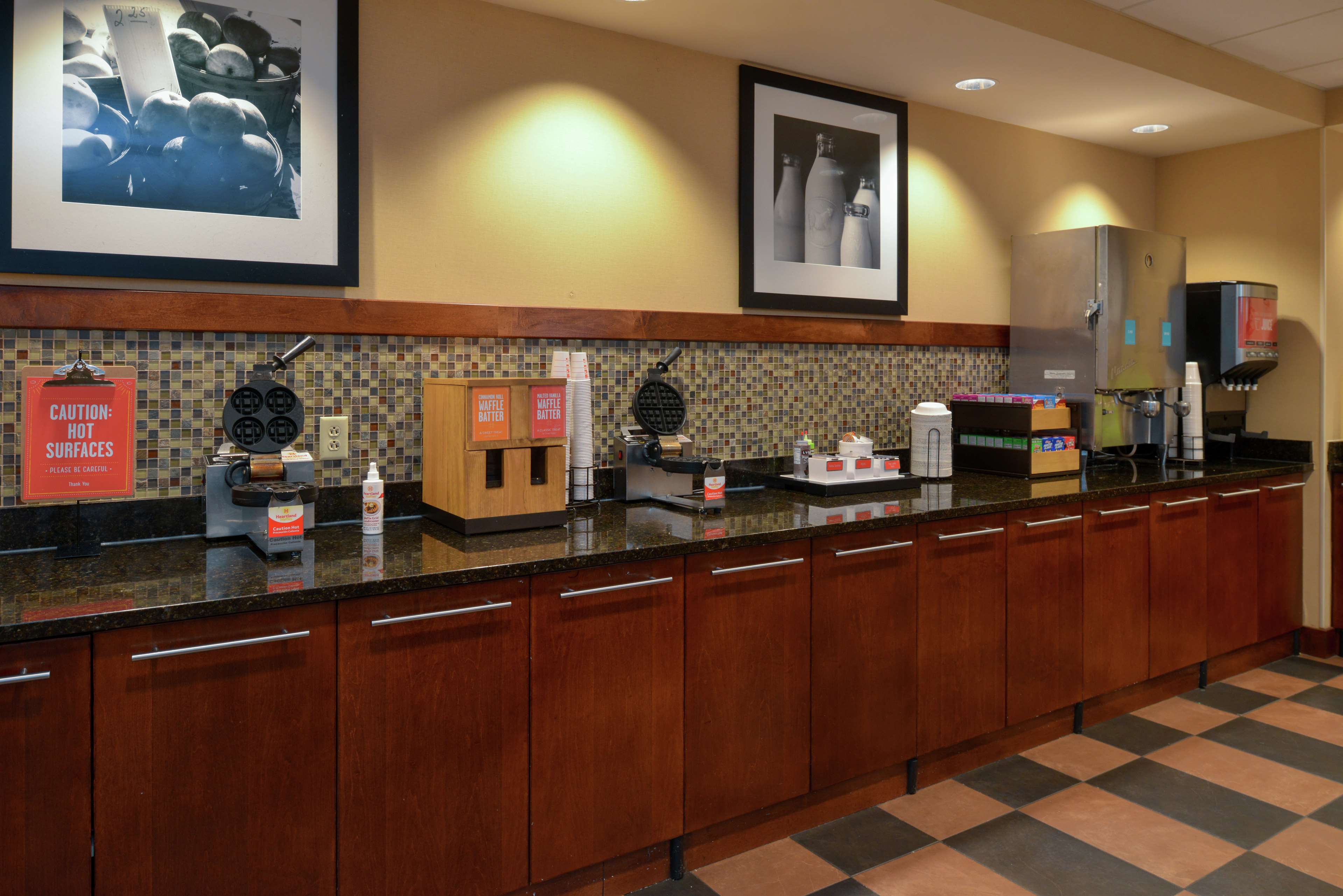 Hampton Inn Frederick Photo