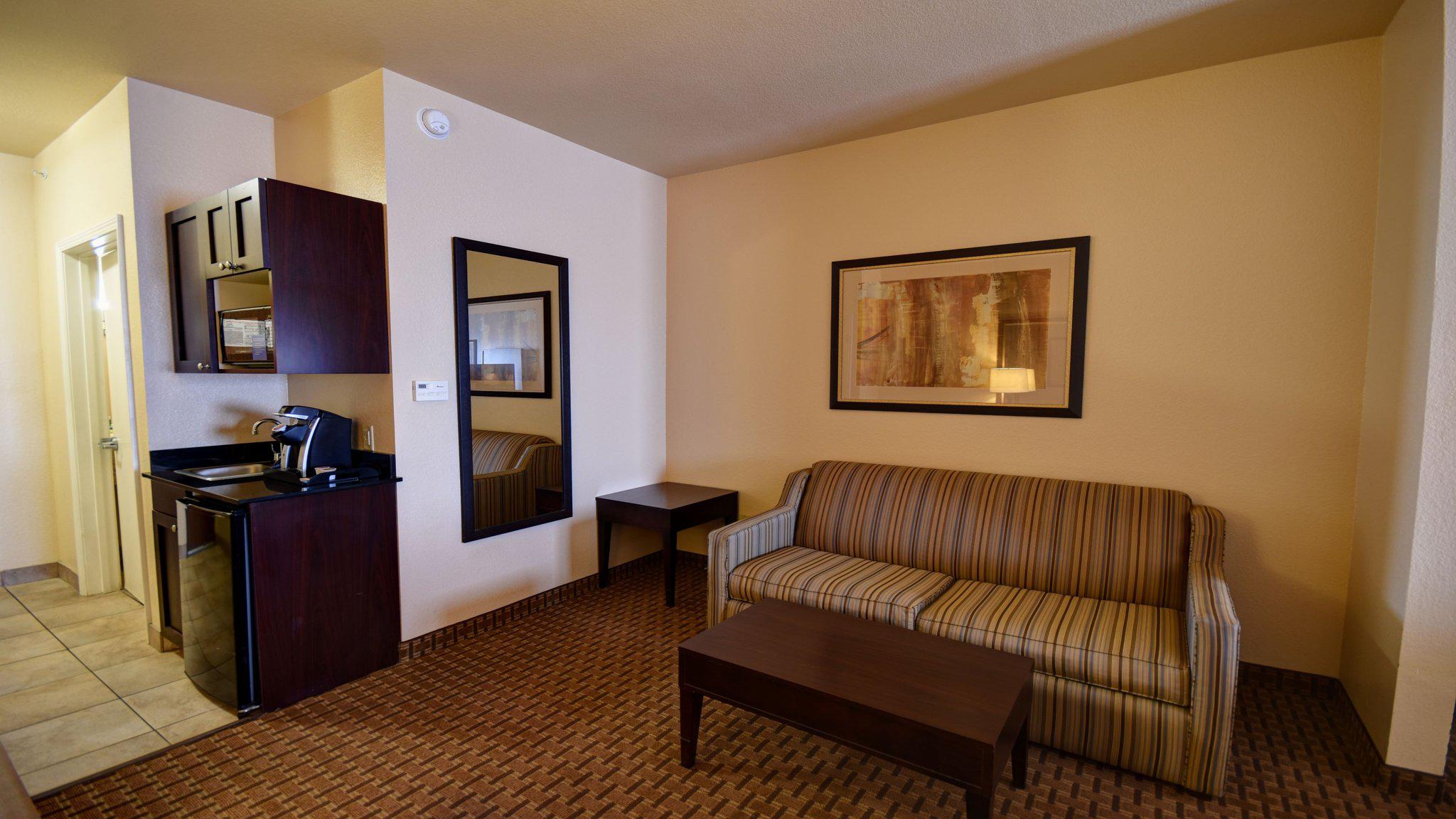 Holiday Inn Express & Suites del Rio Photo