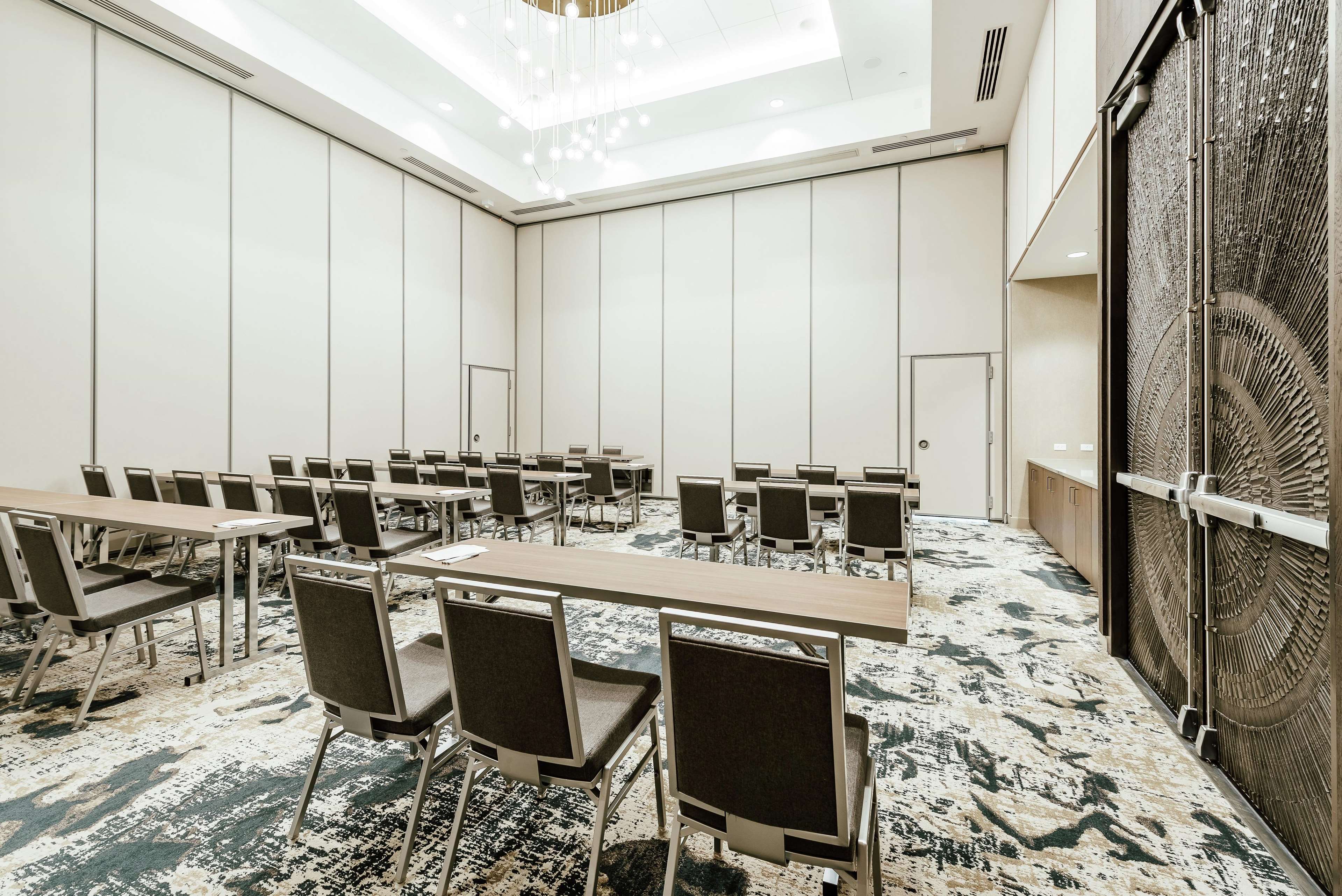 Hilton Garden Inn Denver Union Station Photo