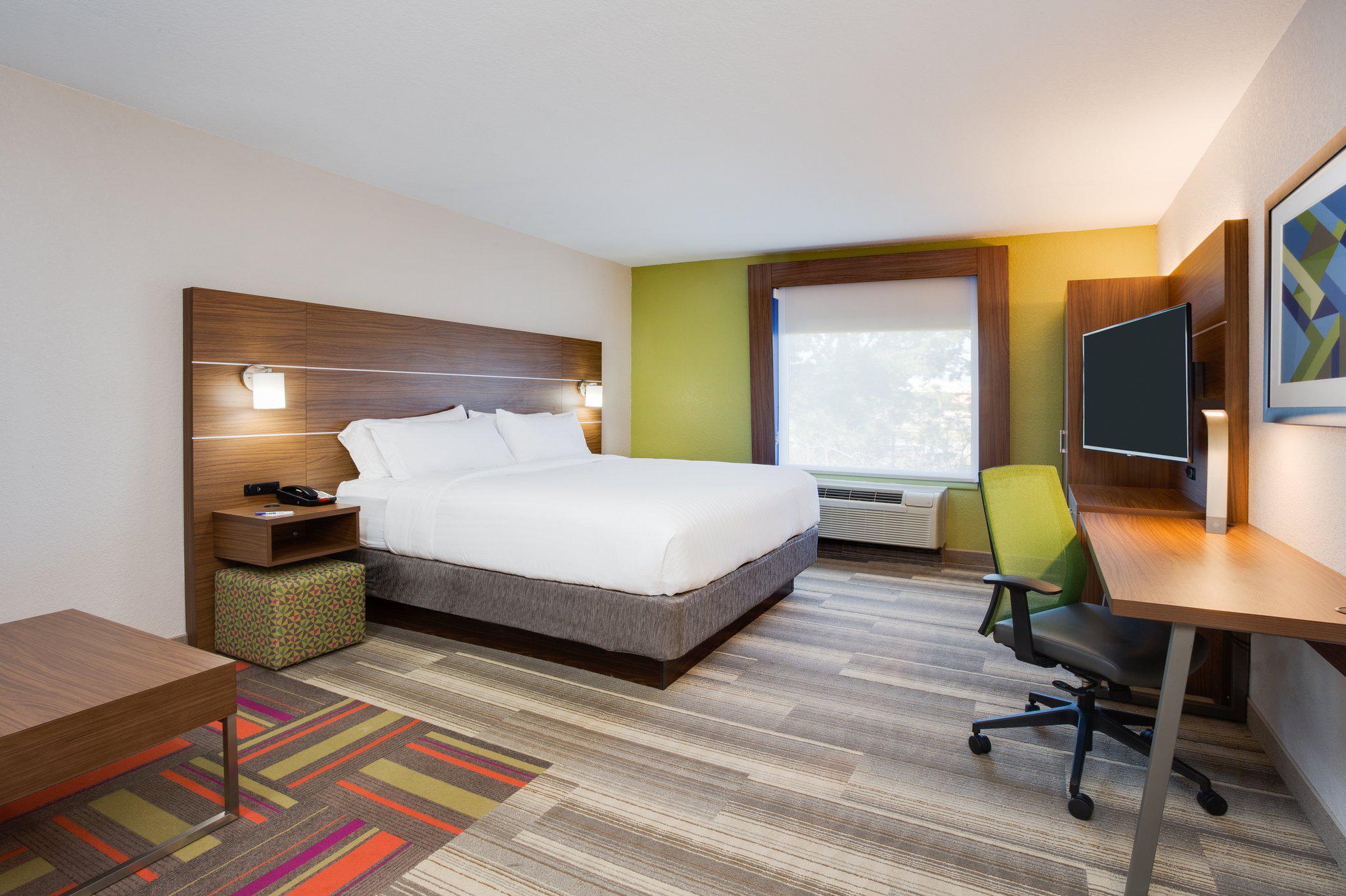 Holiday Inn Express & Suites Tampa-Fairgrounds-Casino Photo