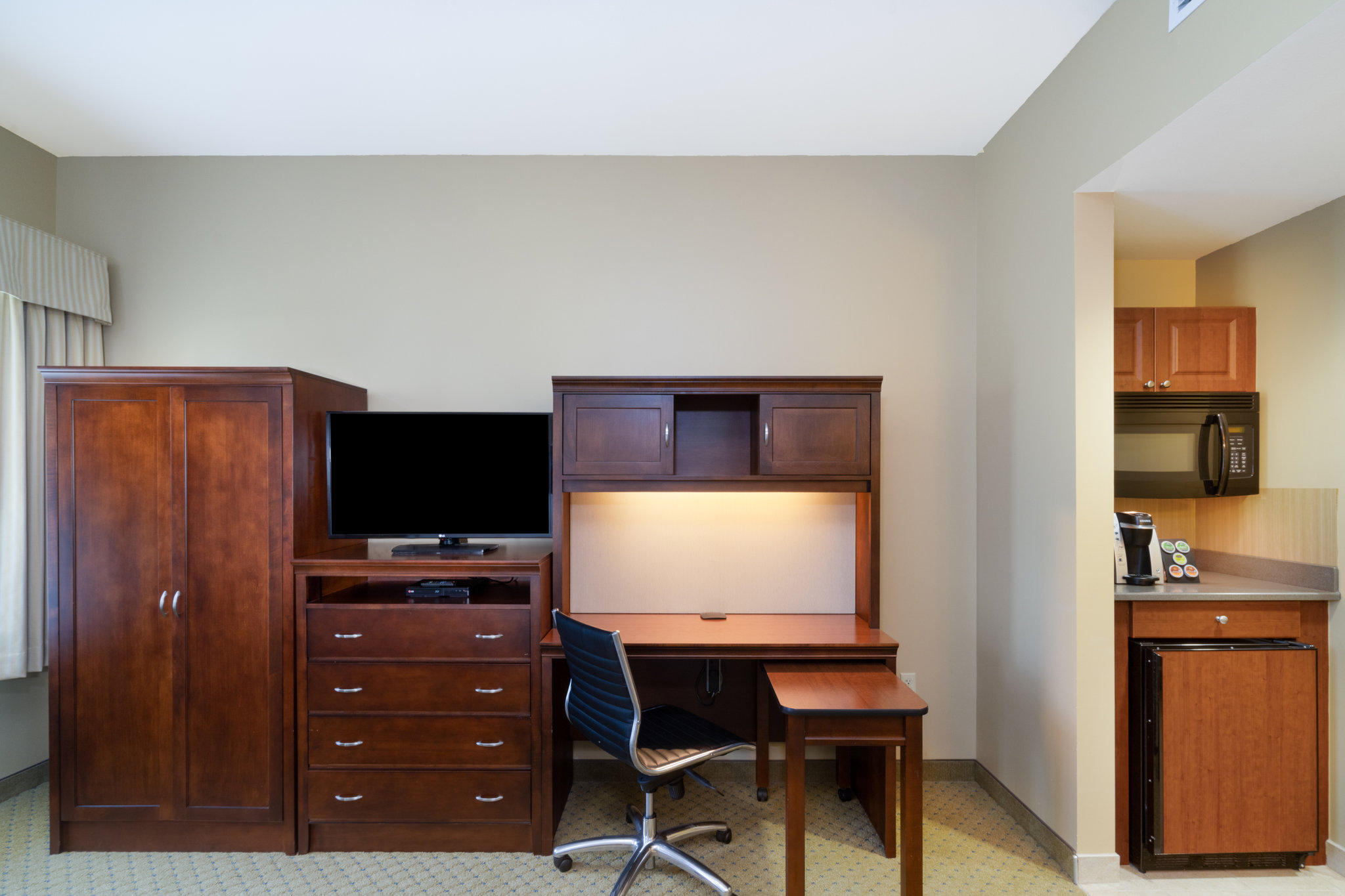 Holiday Inn Express Abrams Hall Image