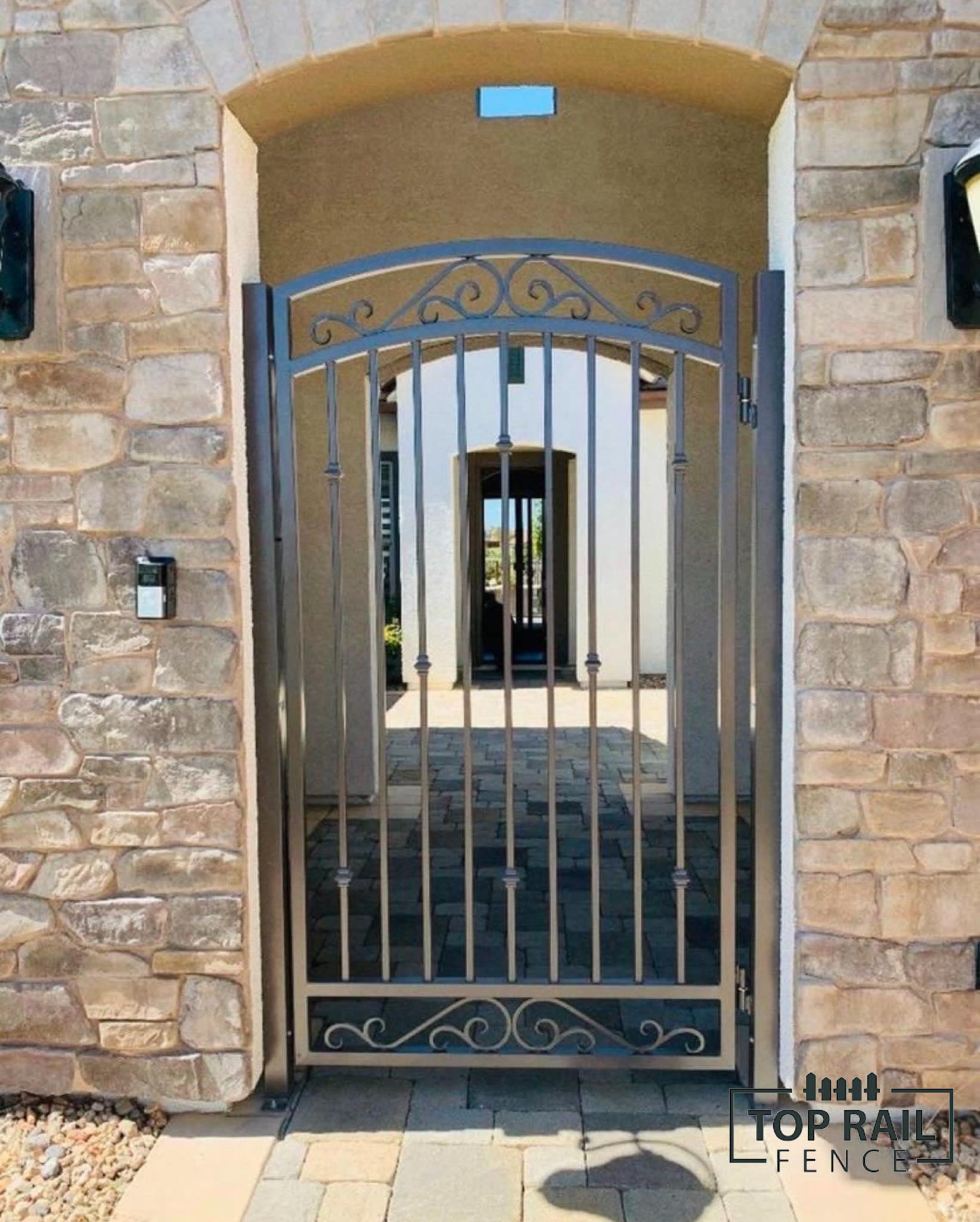 Top Rail Fence Pompano Beach Image