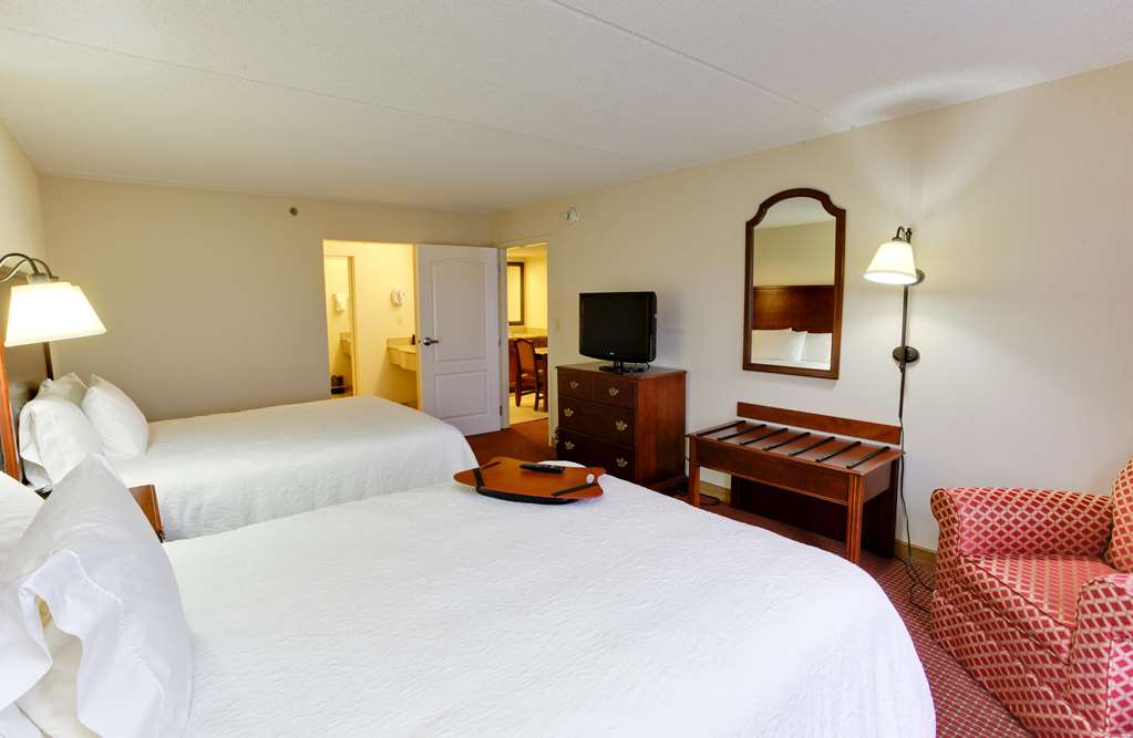 Hampton Inn Emporia Image