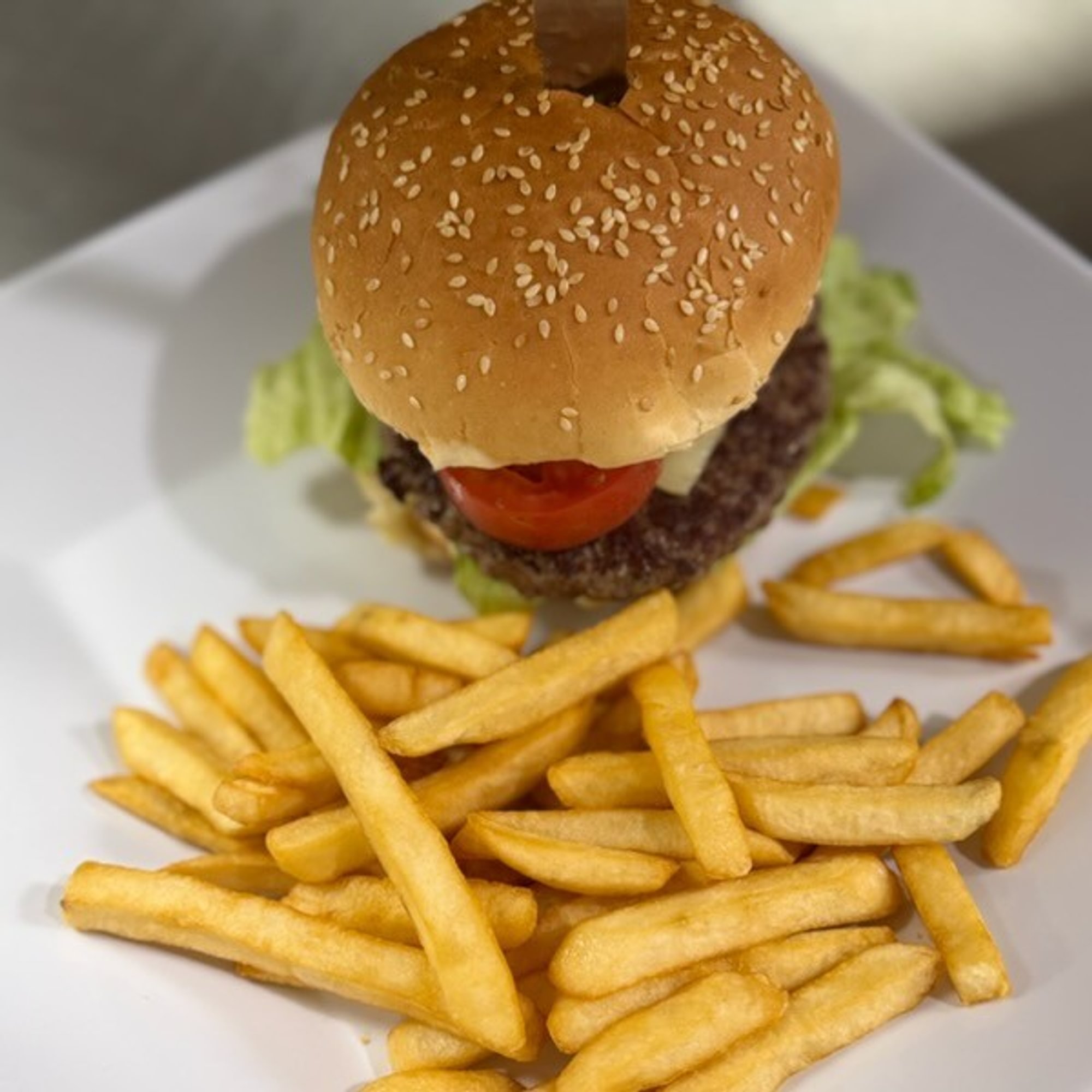 8oz CHEESEBURGER with FRIES & DRINK