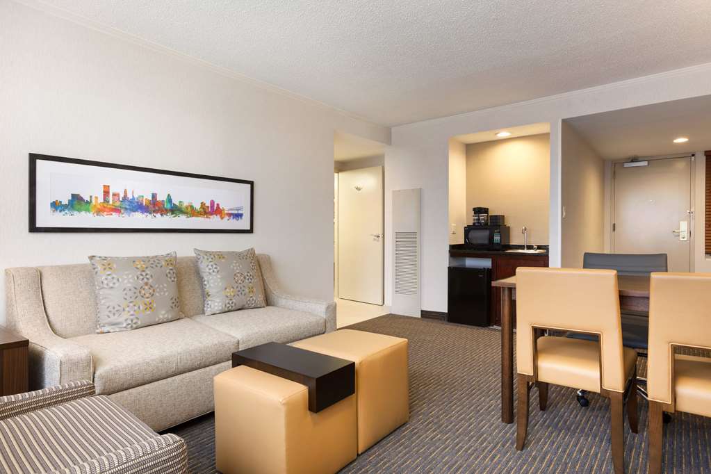 Embassy Suites by Hilton Baltimore at BWI Airport Image