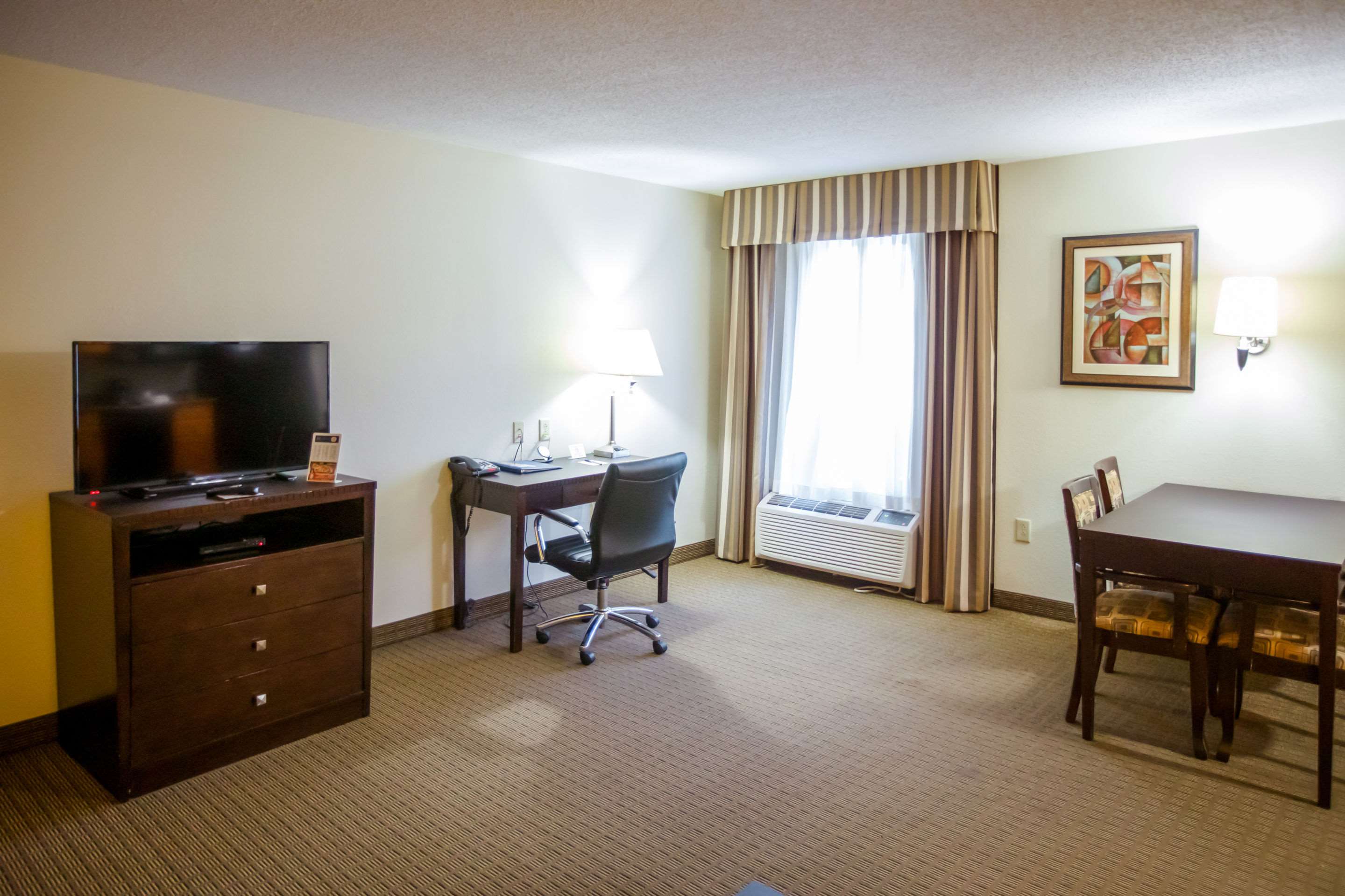 Mainstay Suites Photo