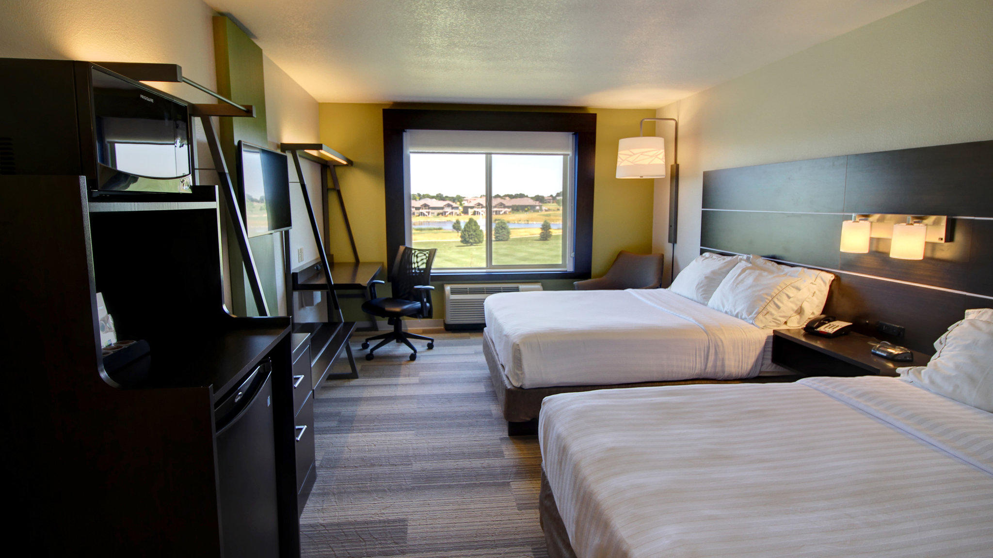 Holiday Inn Express & Suites Sioux Center Photo