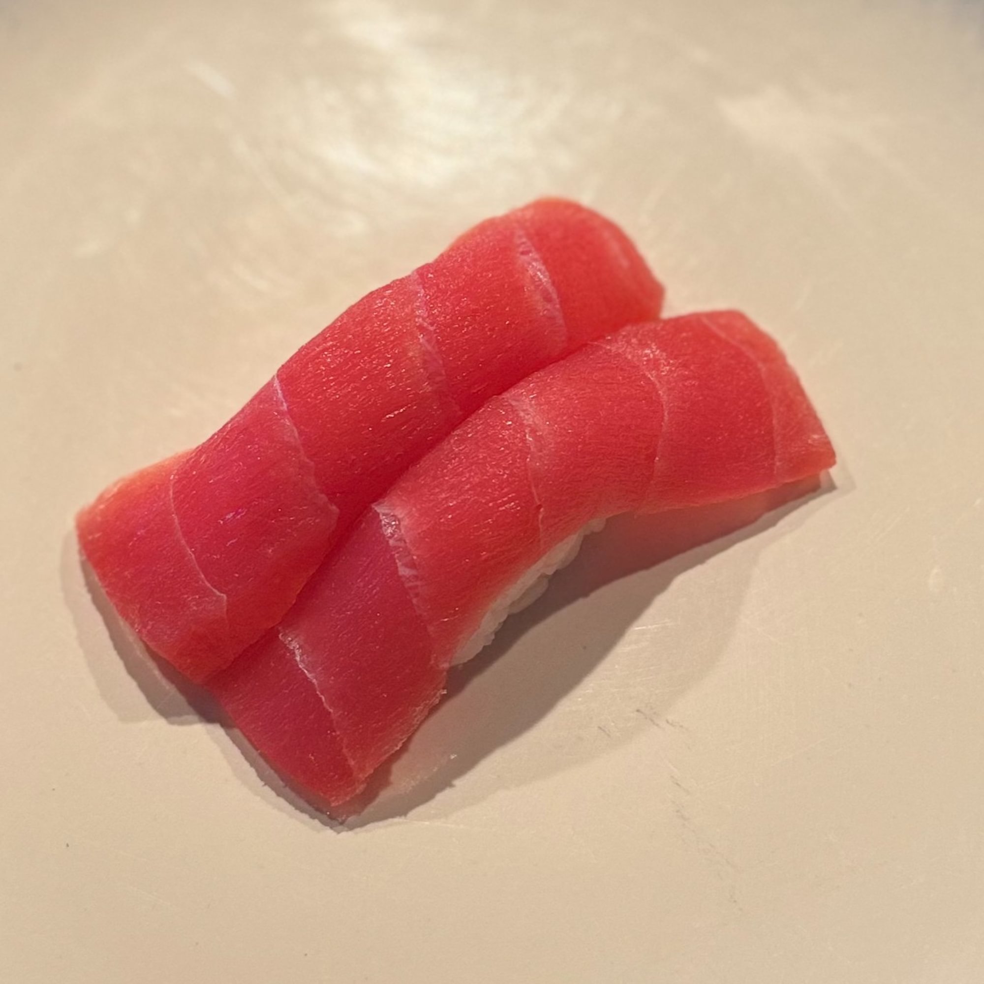 Tuna sushi (2pcs) / sashimi (3pcs)