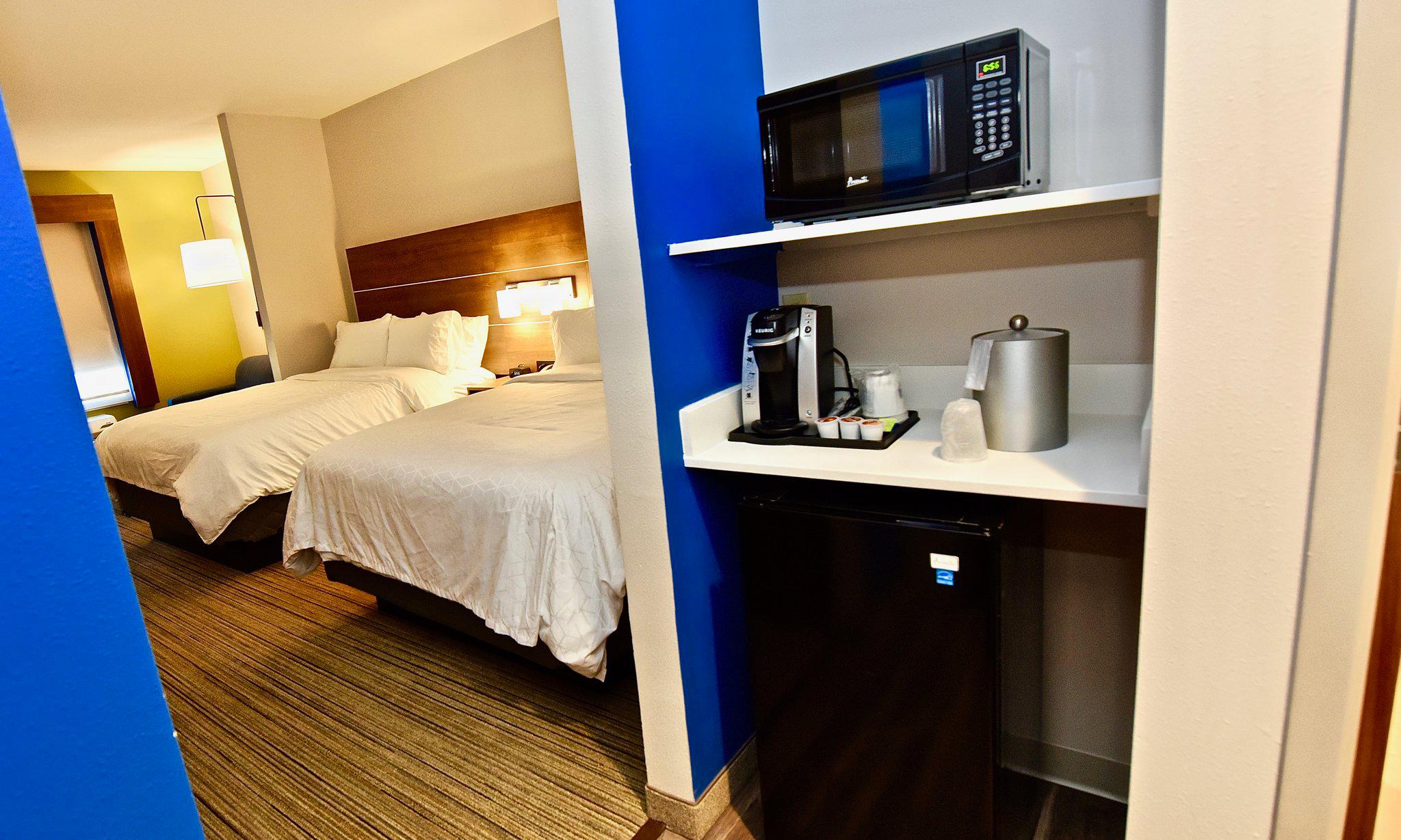 Holiday Inn Express & Suites Perryville I-55 Photo