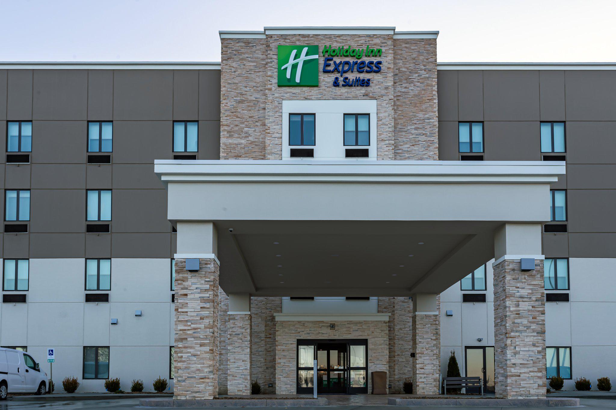 Holiday Inn Express & Suites Columbus - Worthington Photo