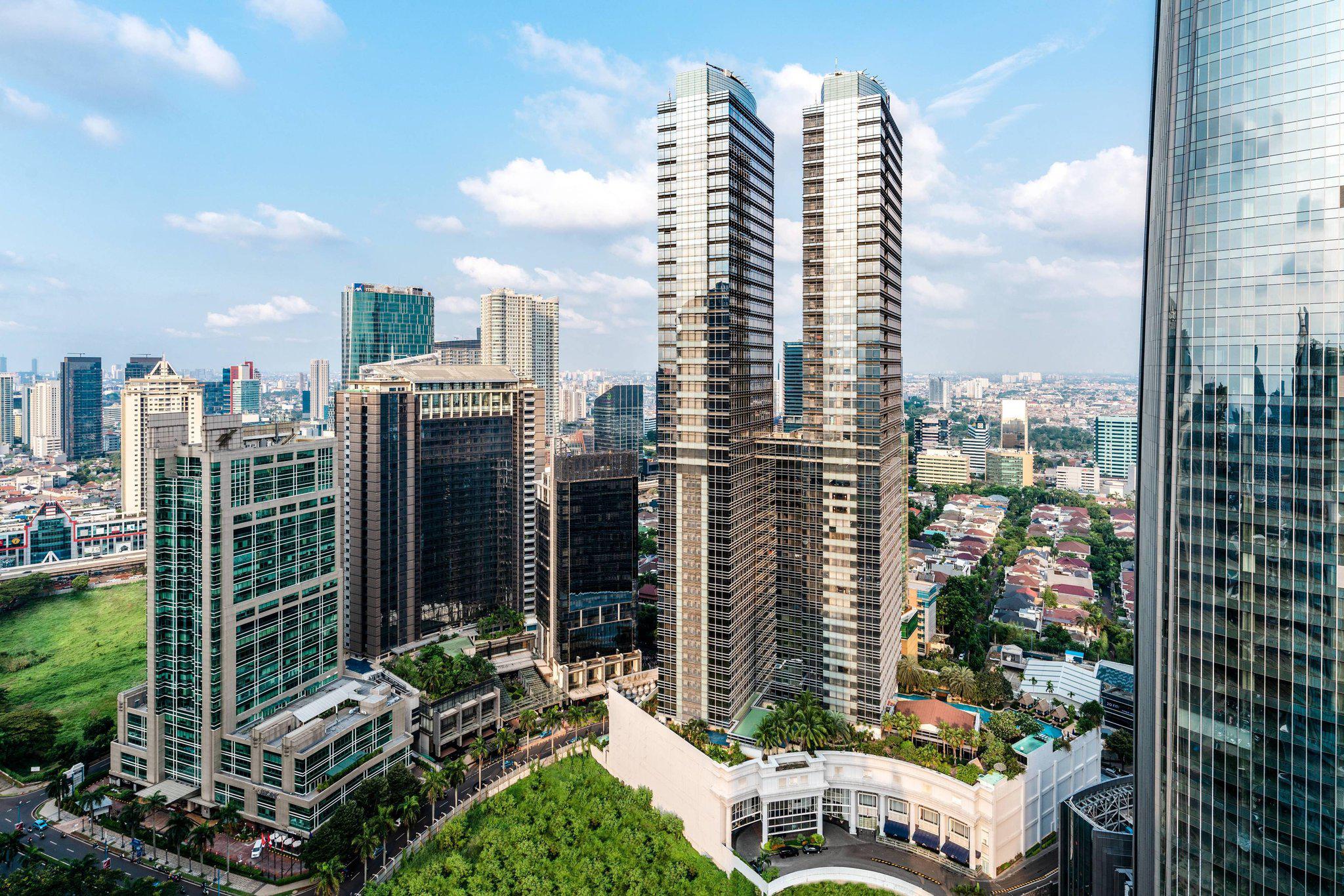 The Ritz-Carlton Jakarta, Mega Kuningan