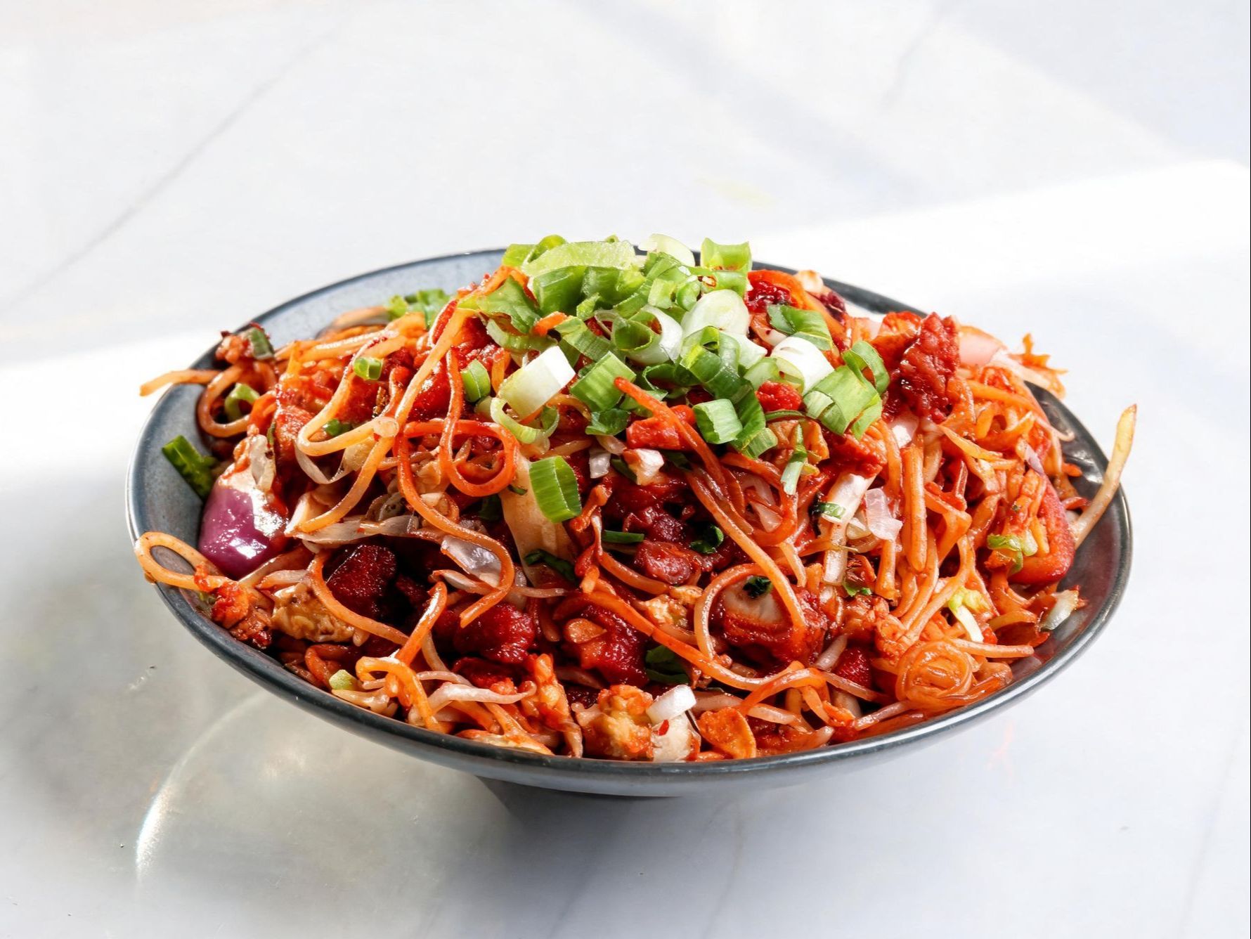 CHICKEN SCHEZWAN NOODLES
