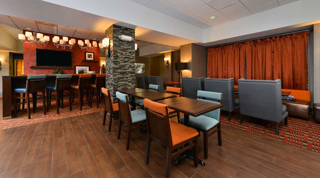 Hampton Inn Chicago-Carol Stream Image