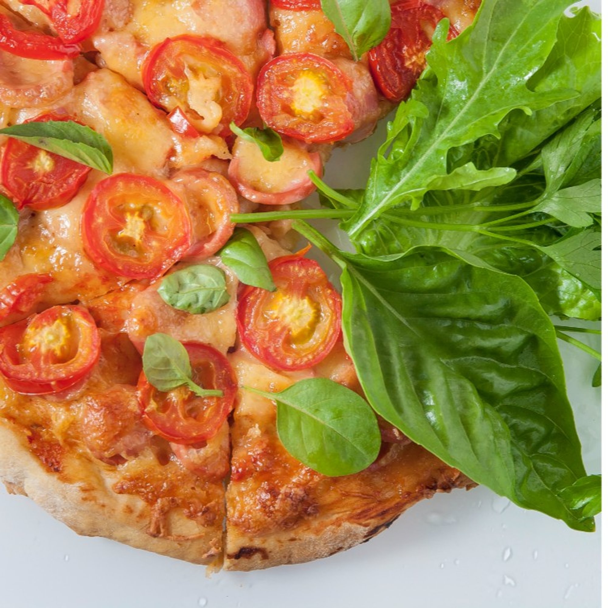 Fresh tomato pizza