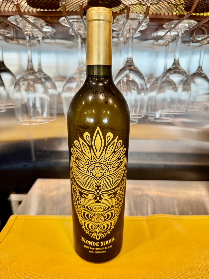 Bottle of Sauvignon Blanc Blonde Siren