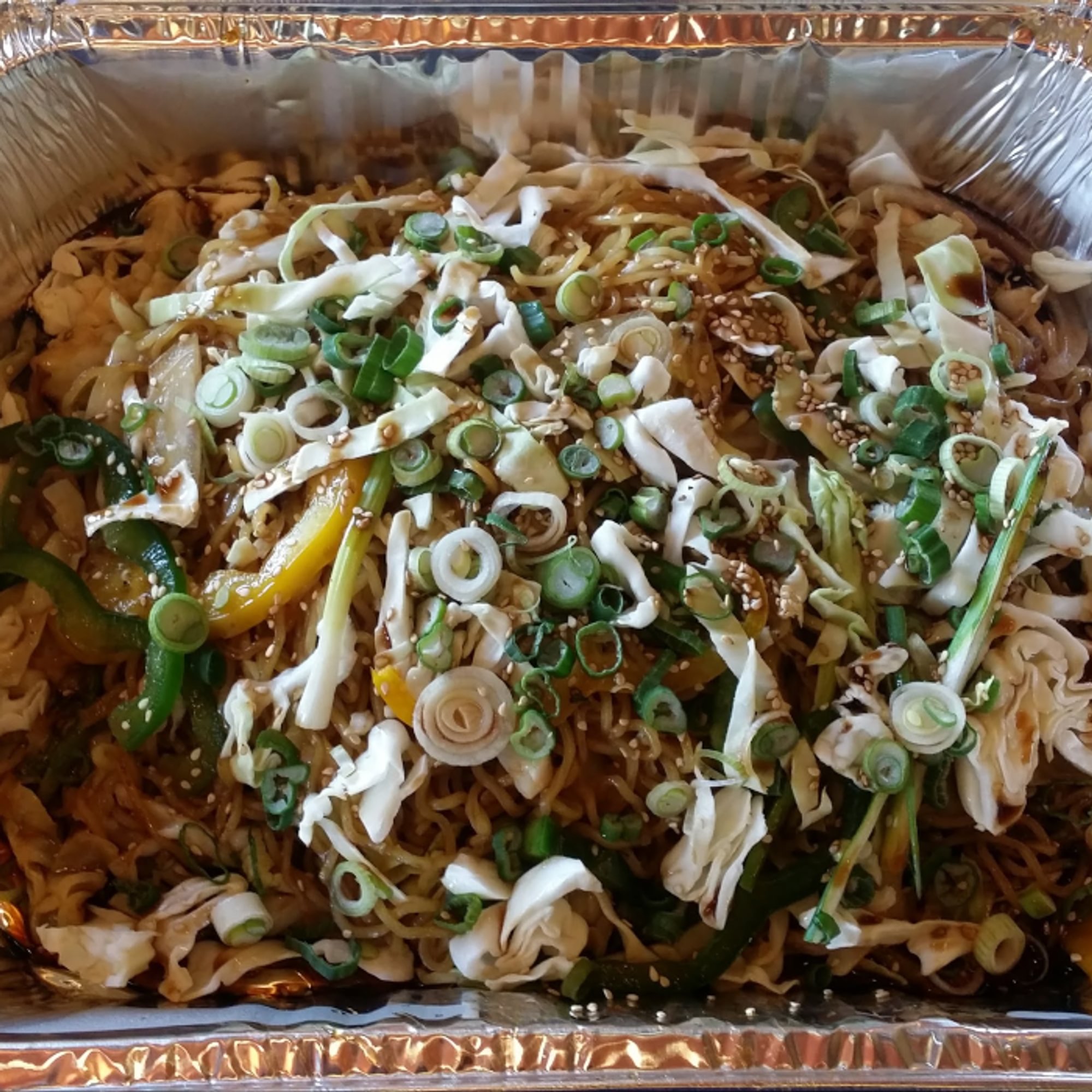 Pan Fried Yakisoba Noodles w/ Vegetables (Half Tray 7-10 people)