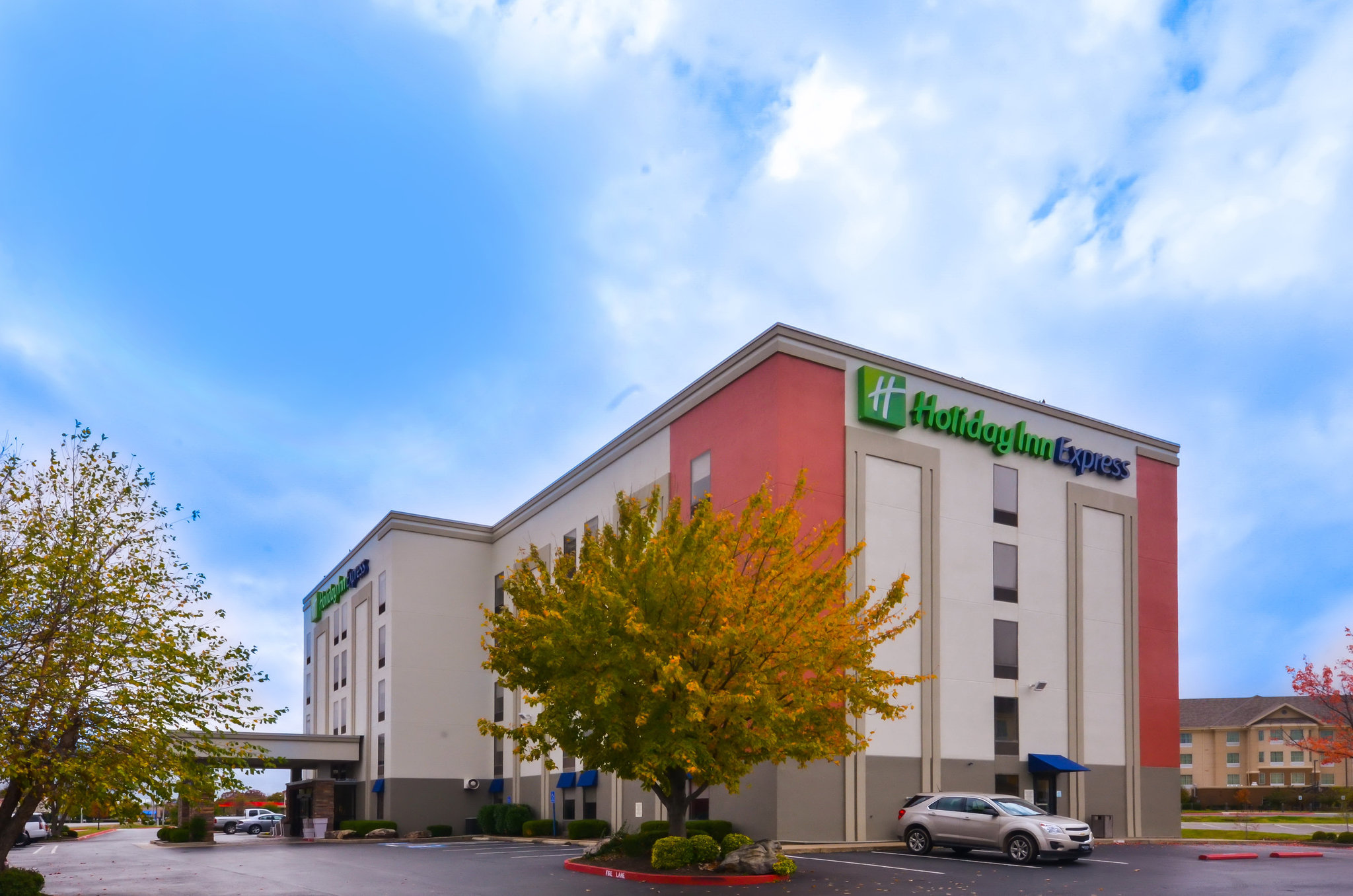 Holiday Inn Express & Suites Fayetteville-Univ of AR Area by IHG Image