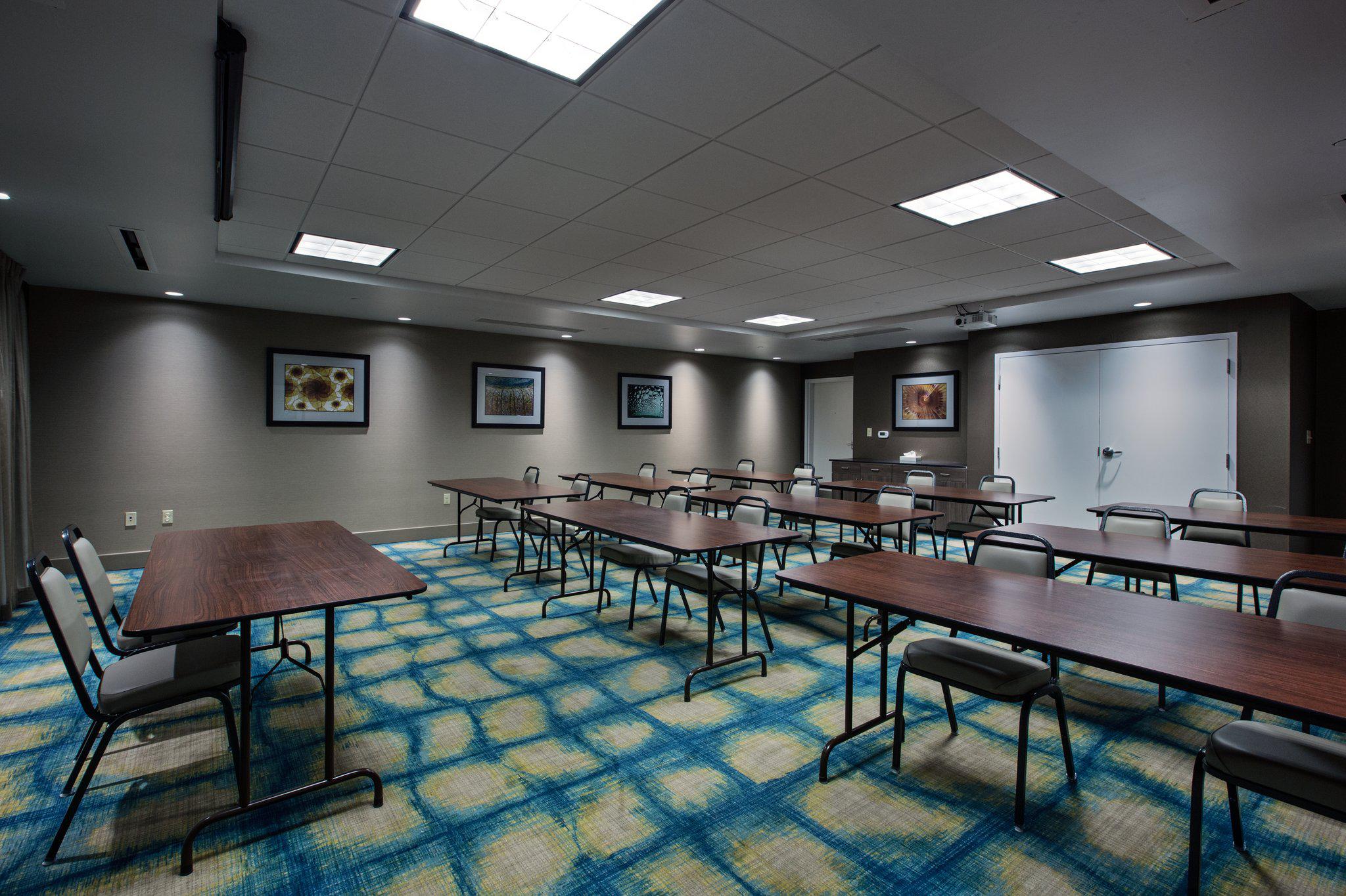 Holiday Inn Express & Suites Carlisle - Harrisburg Area Photo