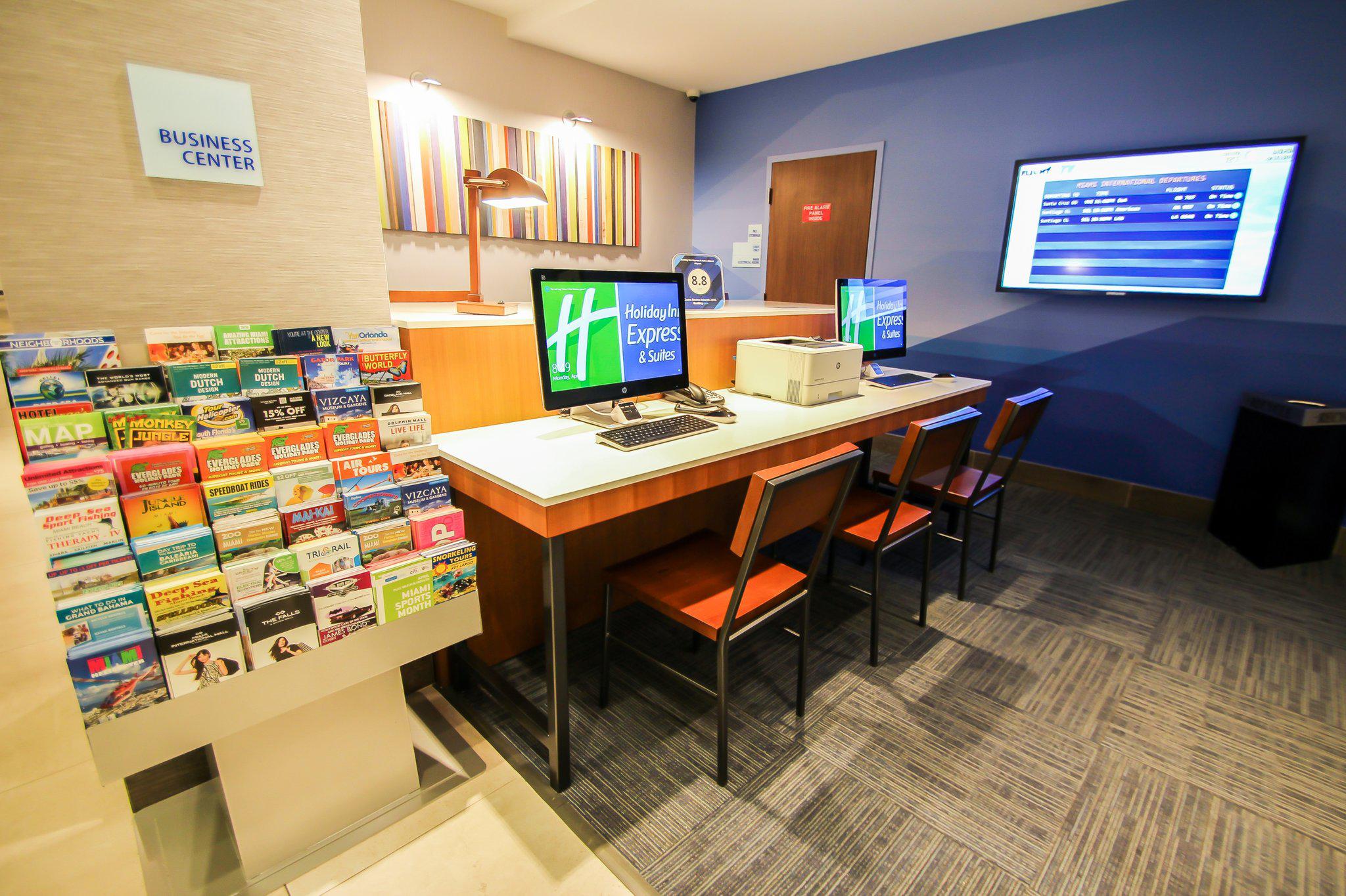 Holiday Inn Express & Suites Miami Airport East Photo