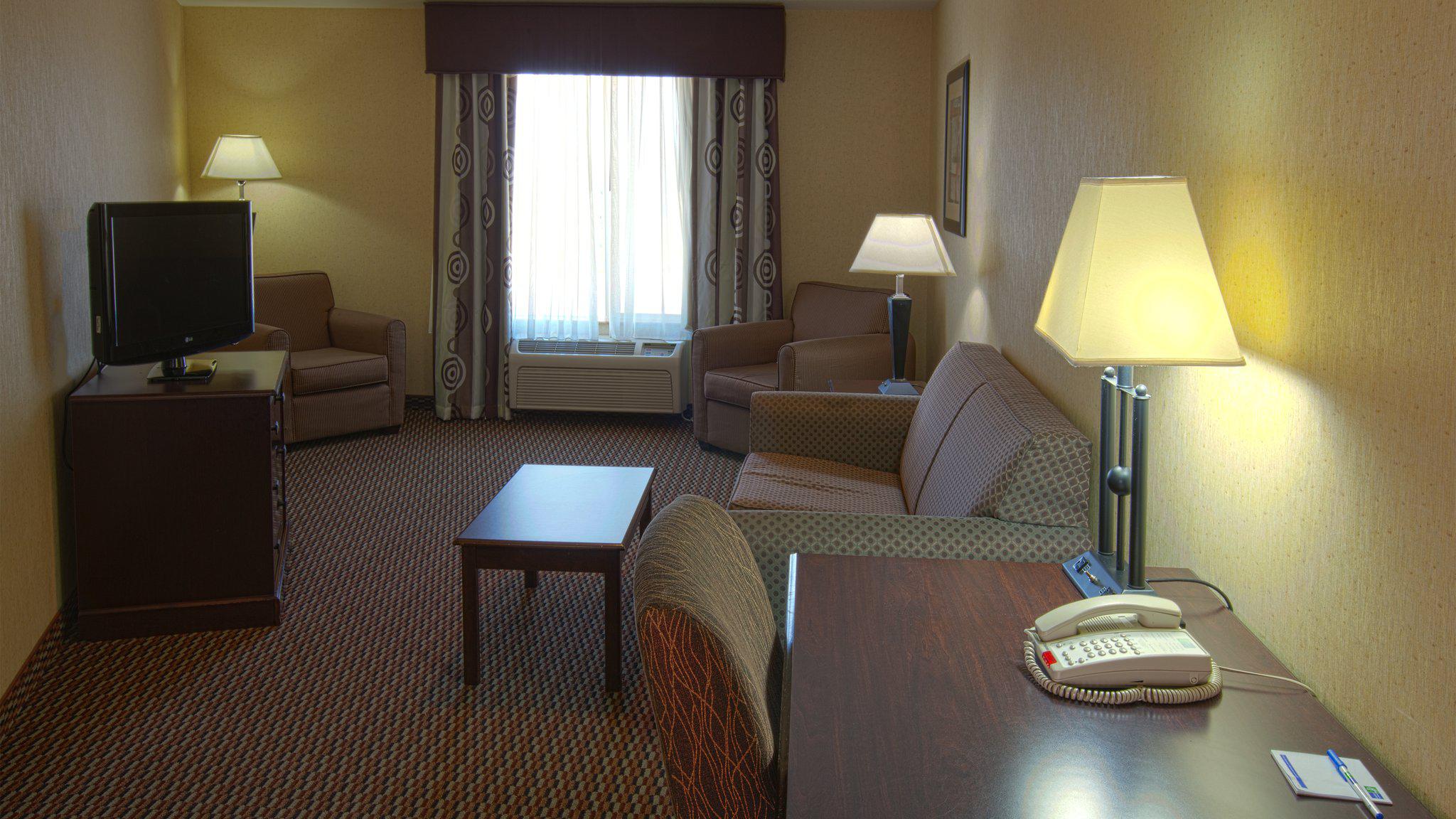 Holiday Inn Express & Suites Nampa - Idaho Center Photo