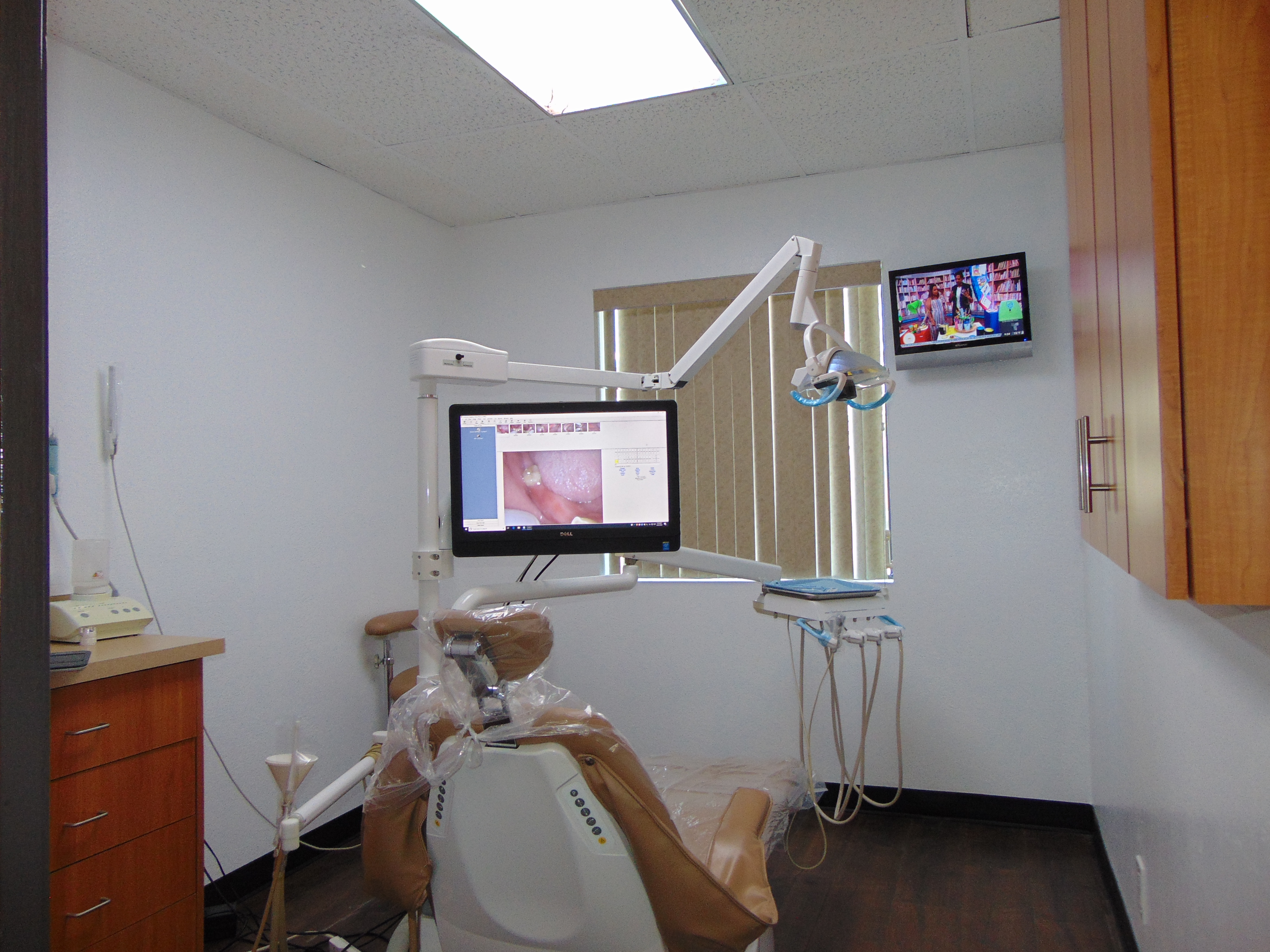 Pacoima Dental Center Image