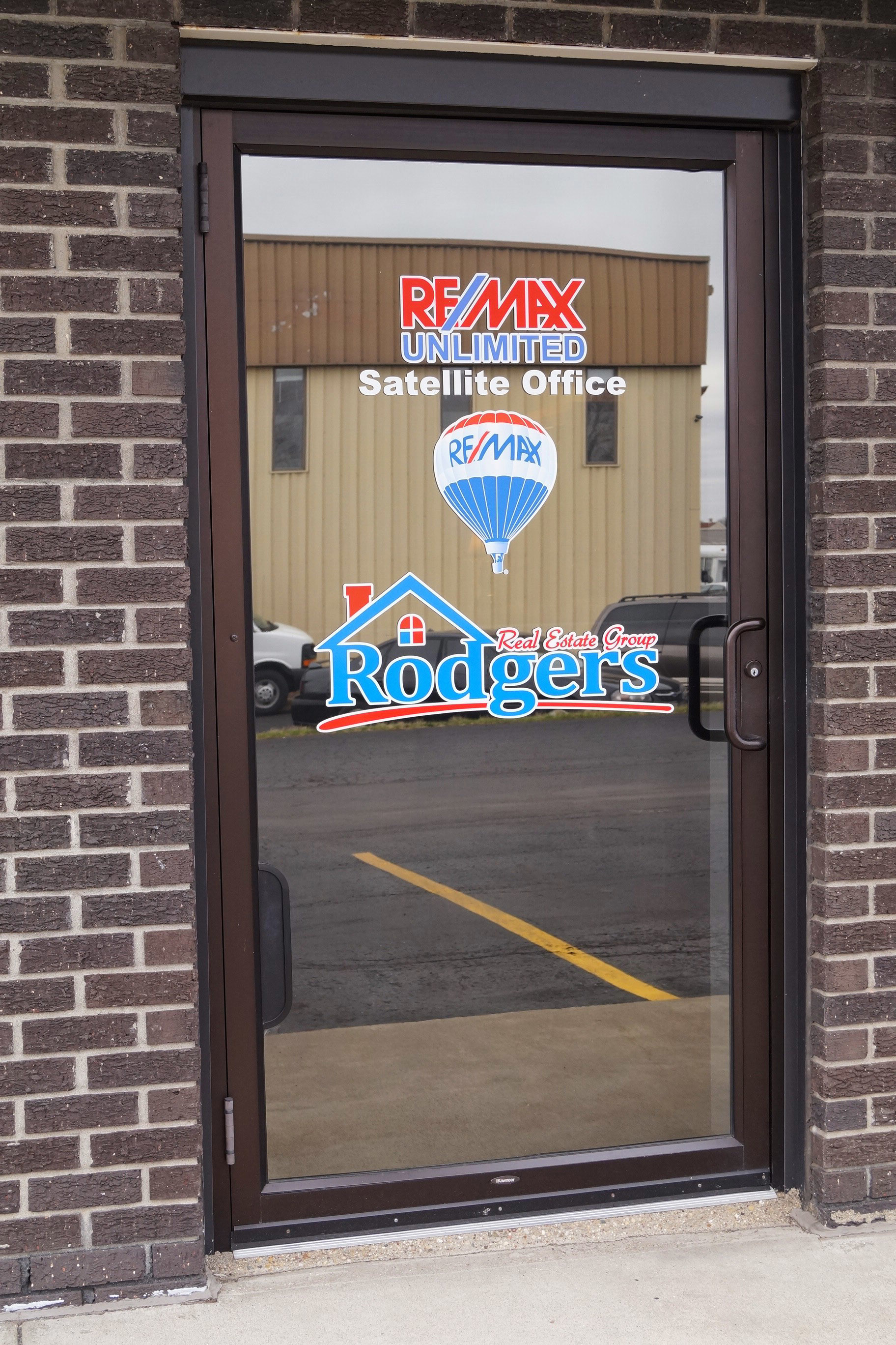 Entryway: Real Estate Agency Office in Peoria, IL