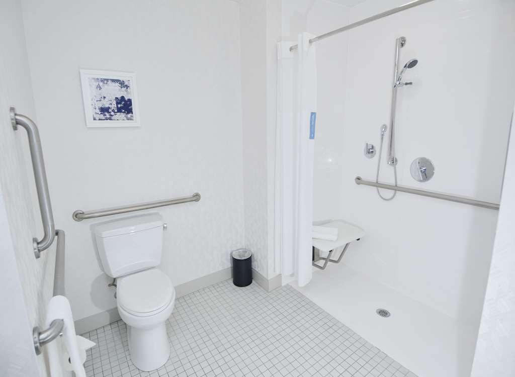 Hampton Inn Auburn Image