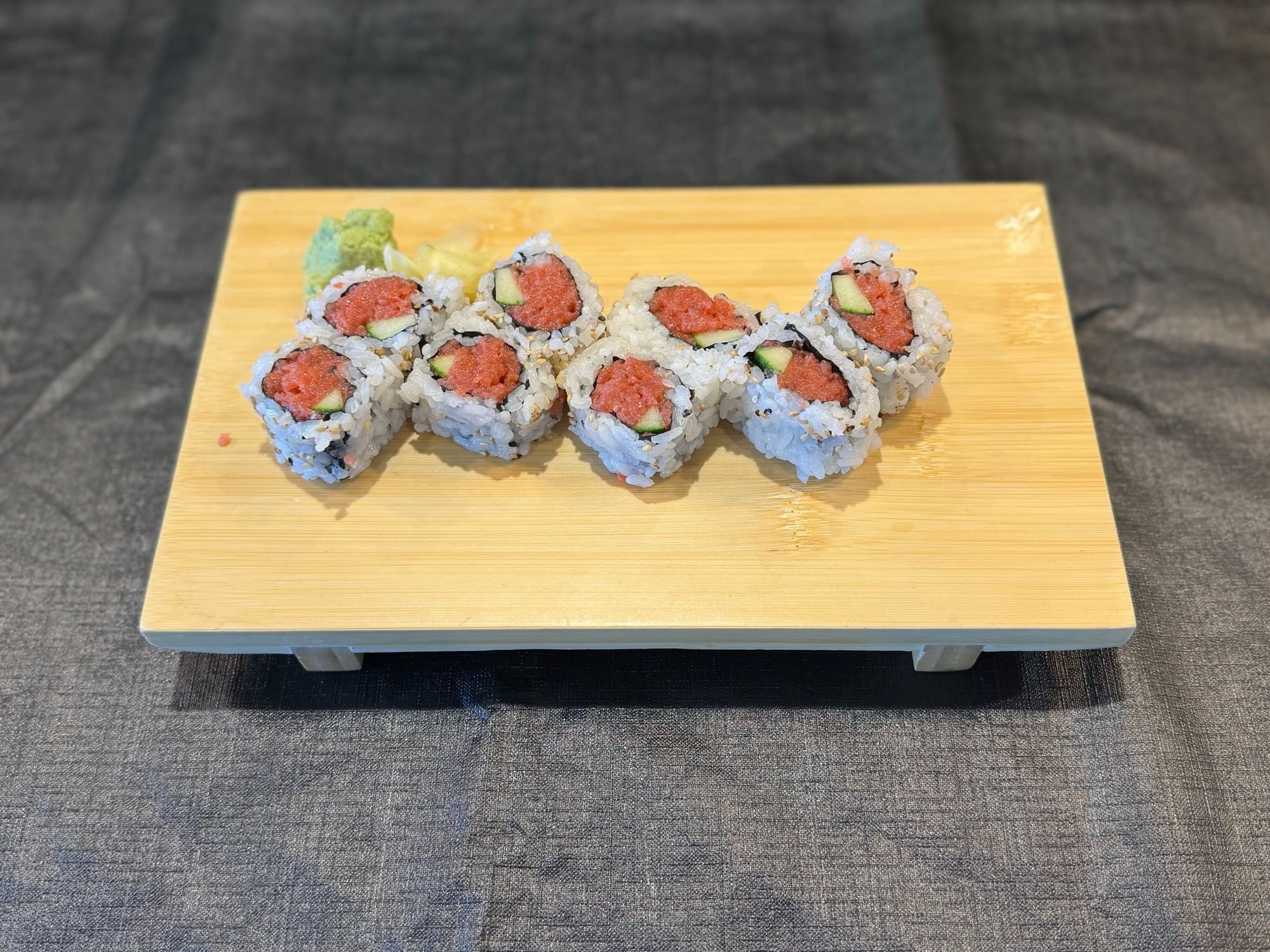 Spicy Tuna Roll (8pcs)