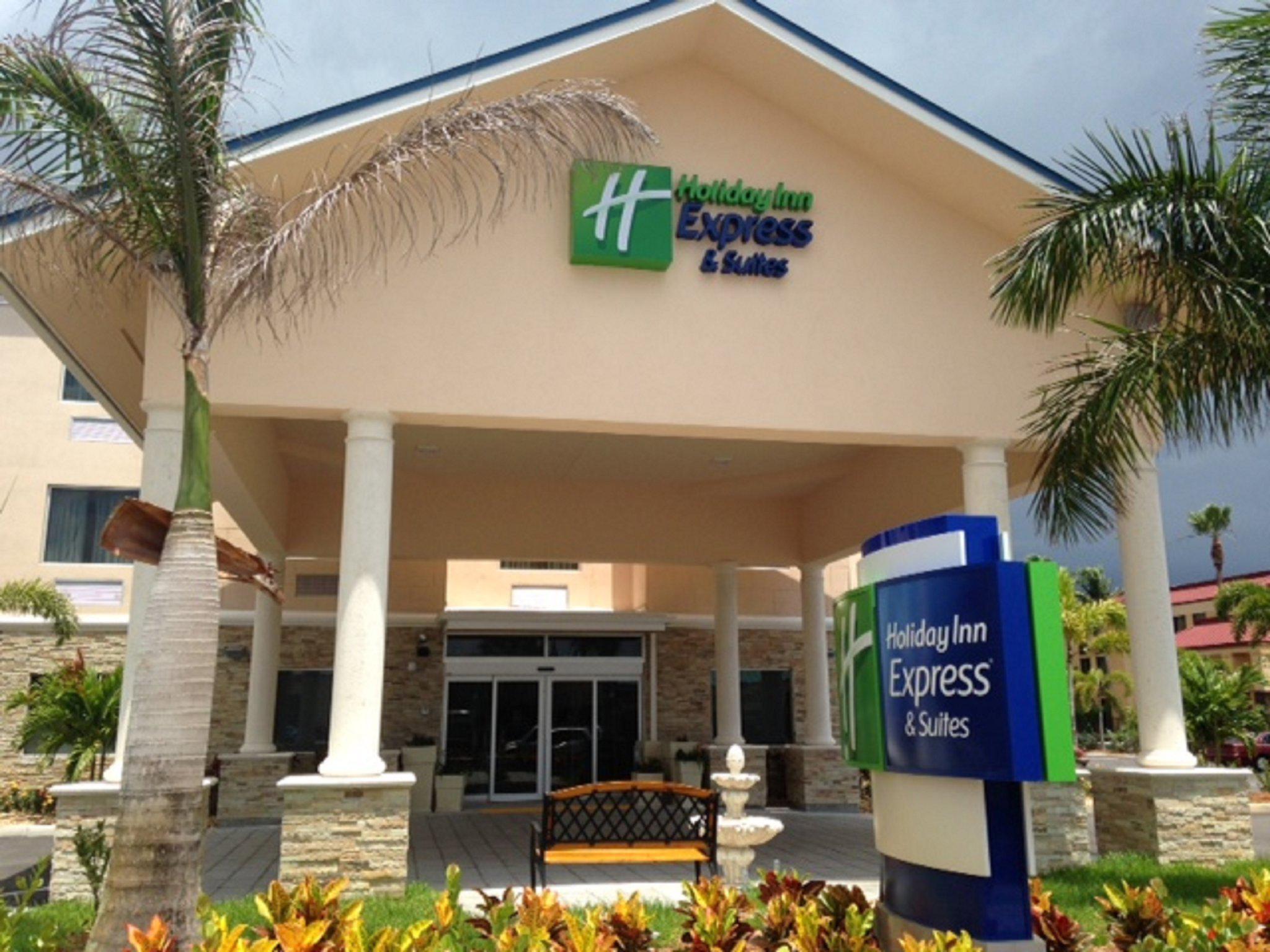 Holiday Inn Express & Suites Lantana Photo