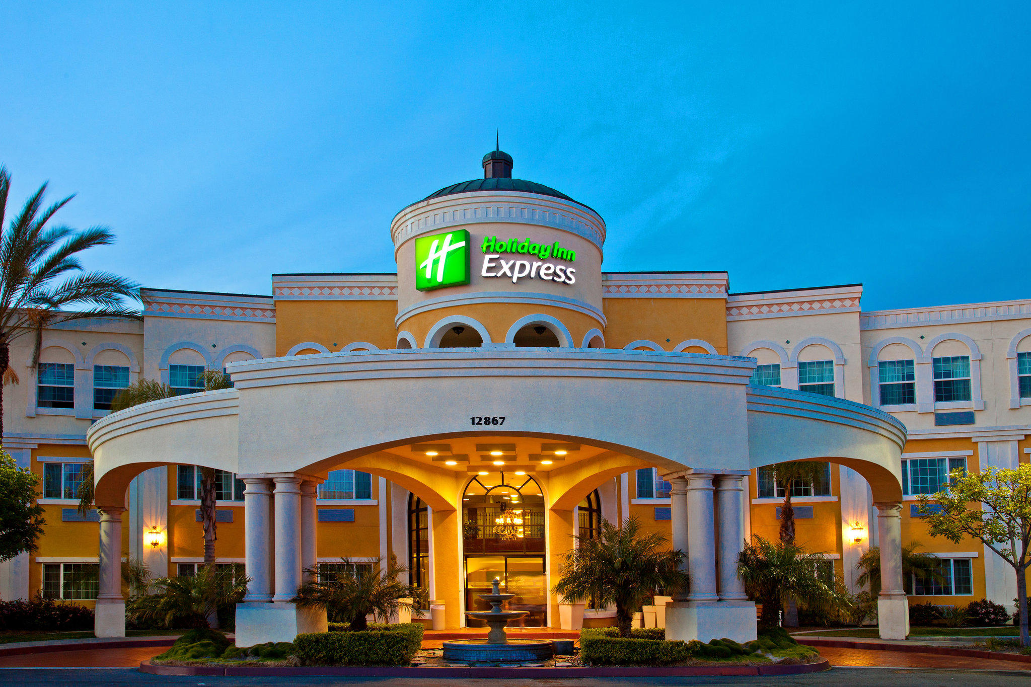 Holiday Inn Express & Suites Garden Grove-Anaheim South Photo