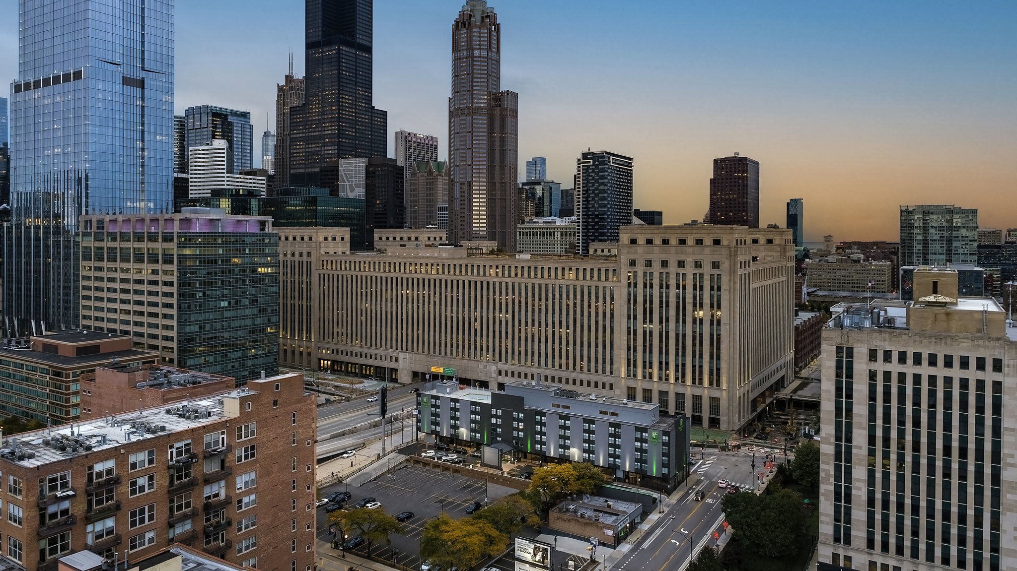 Holiday Inn & Suites Chicago-Downtown by IHG Image