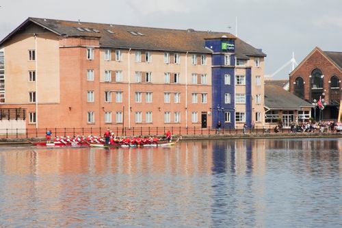 Images Holiday Inn Express Cardiff Bay