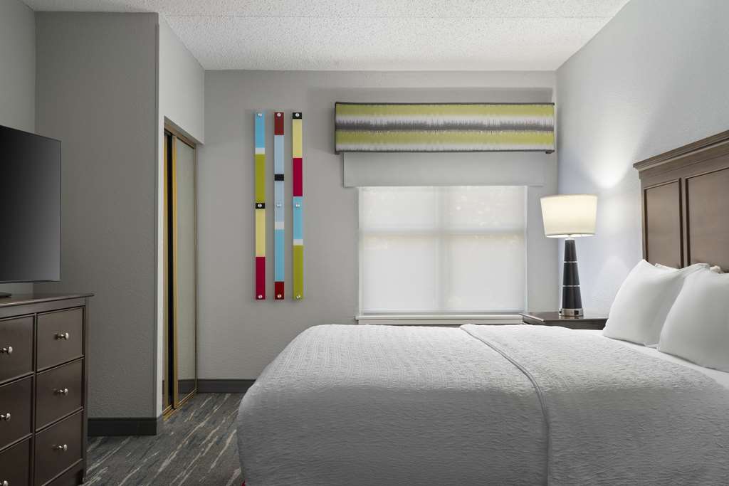 Hampton Inn & Suites Newport News (Oyster Point) Image