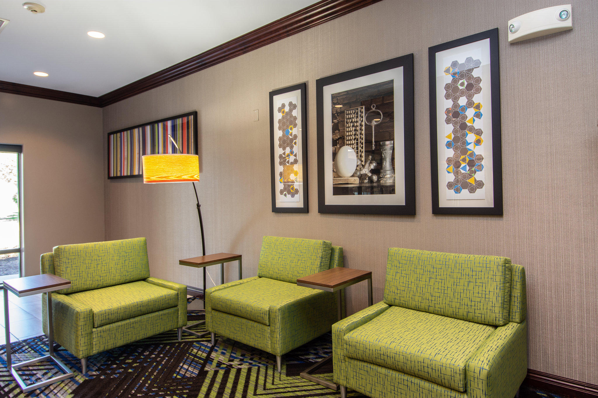 Holiday Inn Express & Suites Springfield-Medical District Photo