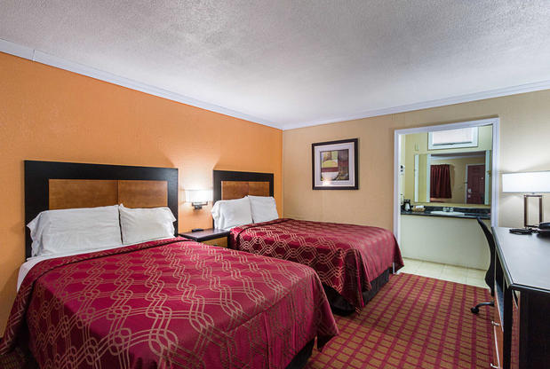 Images Rodeway Inn West Dodge
